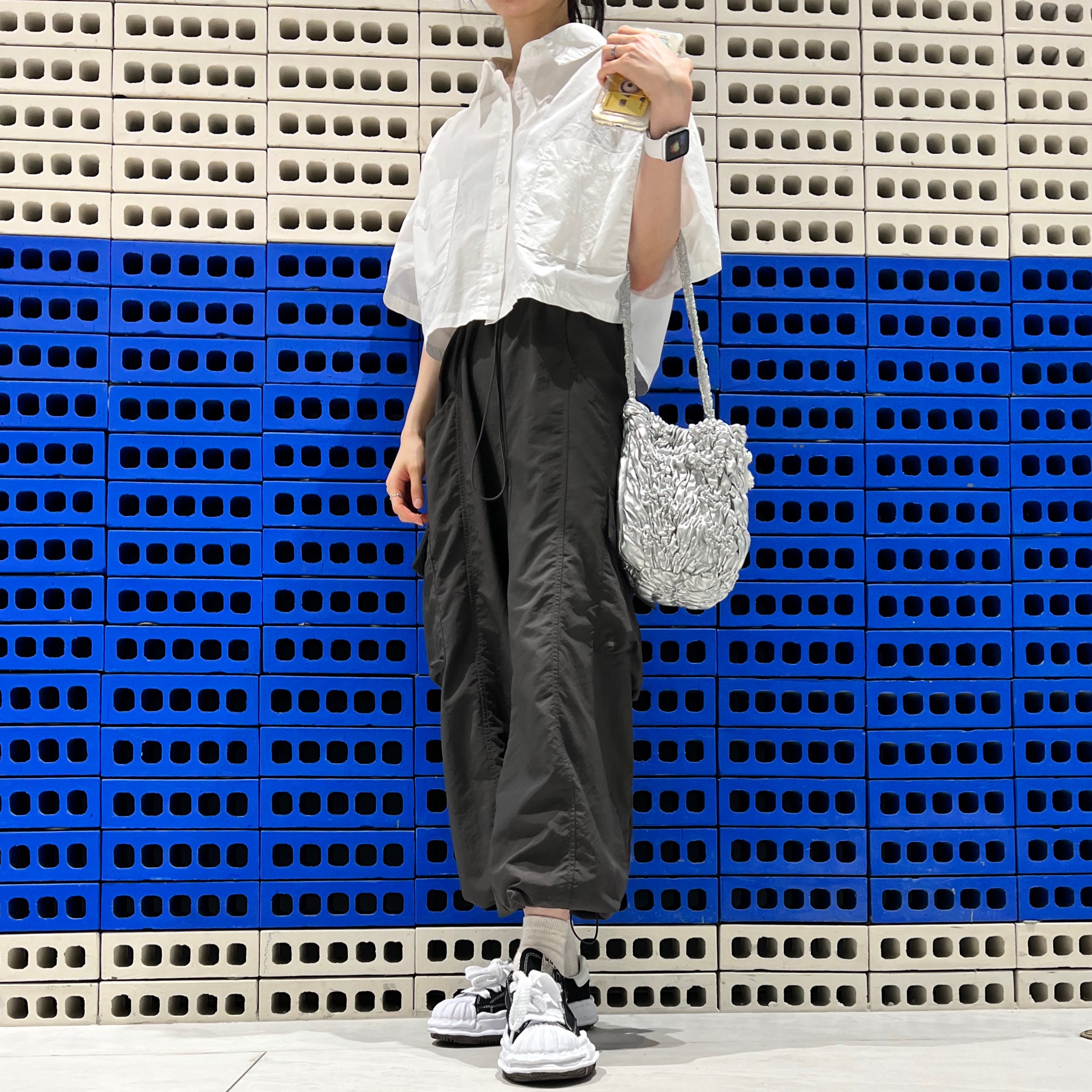 Maison Mihara Yasuhiro Blakey OG Sole Canvas Low-top Sneakers Black White 착용 스타일 - 1