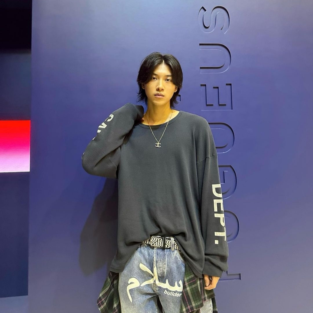 (W) Chanel Necklace Metal Diamantes & Gold Crystal, Asics x Kiko Kostadinov Gel-Delva 1 Yellow 착용 스타일 - 2