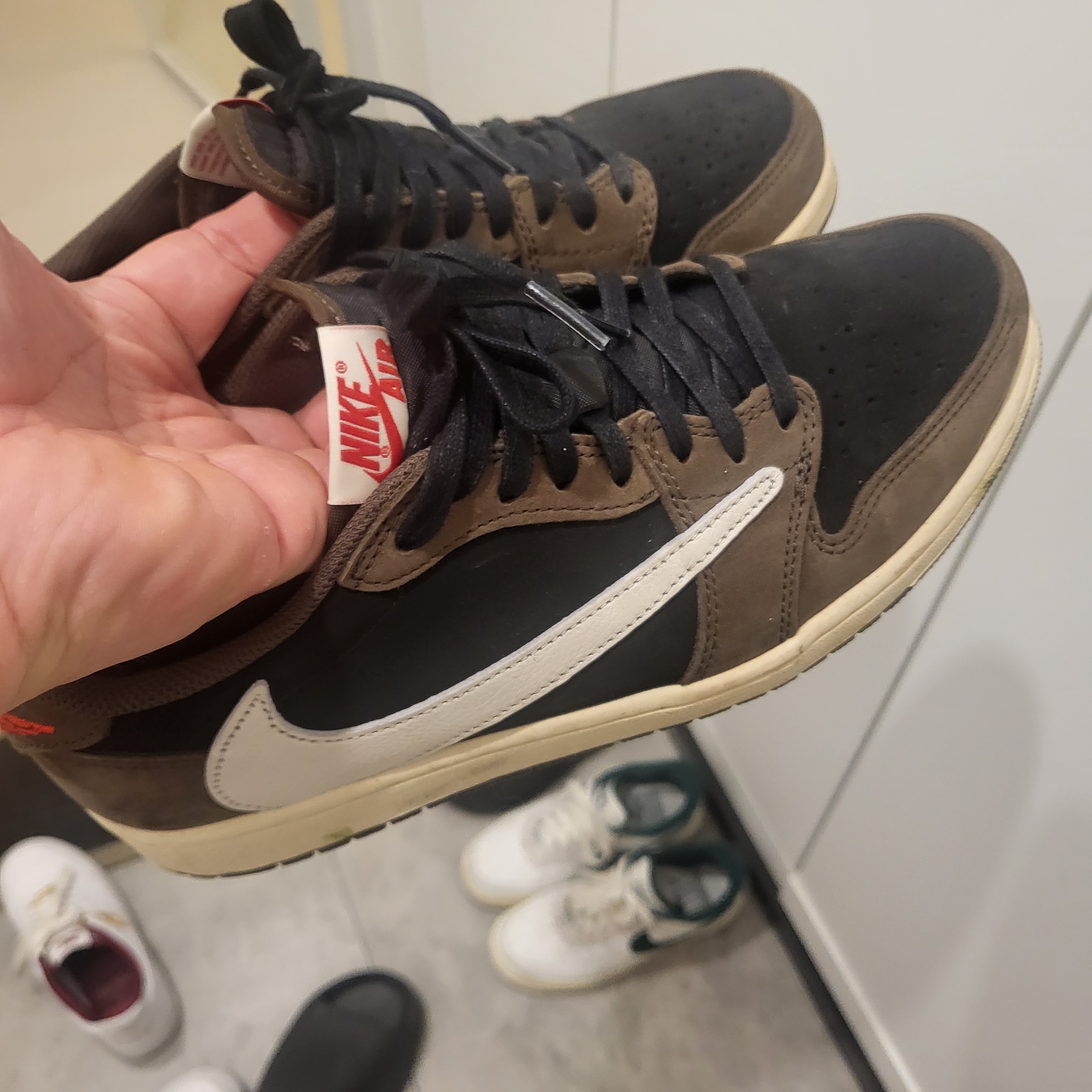 Jordan 1 x Travis Scott Retro Low OG SP Mocha 착용 스타일