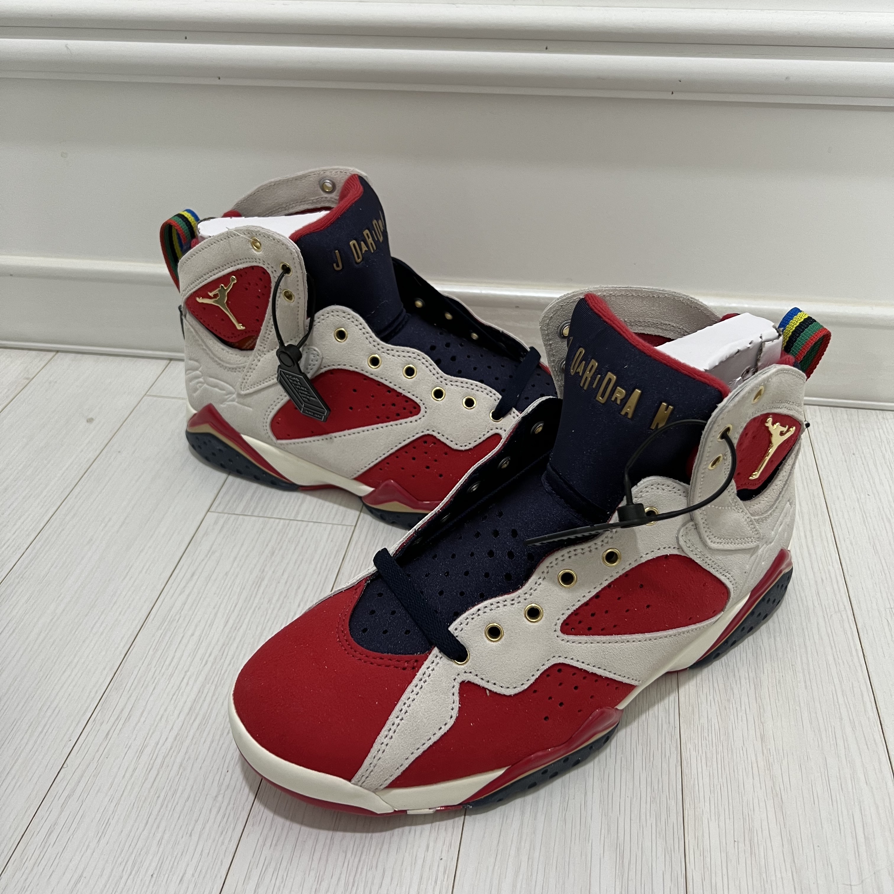 Jordan 7 x Trophy Room Retro SP True Red and Obsidian 착용 스타일 - 2