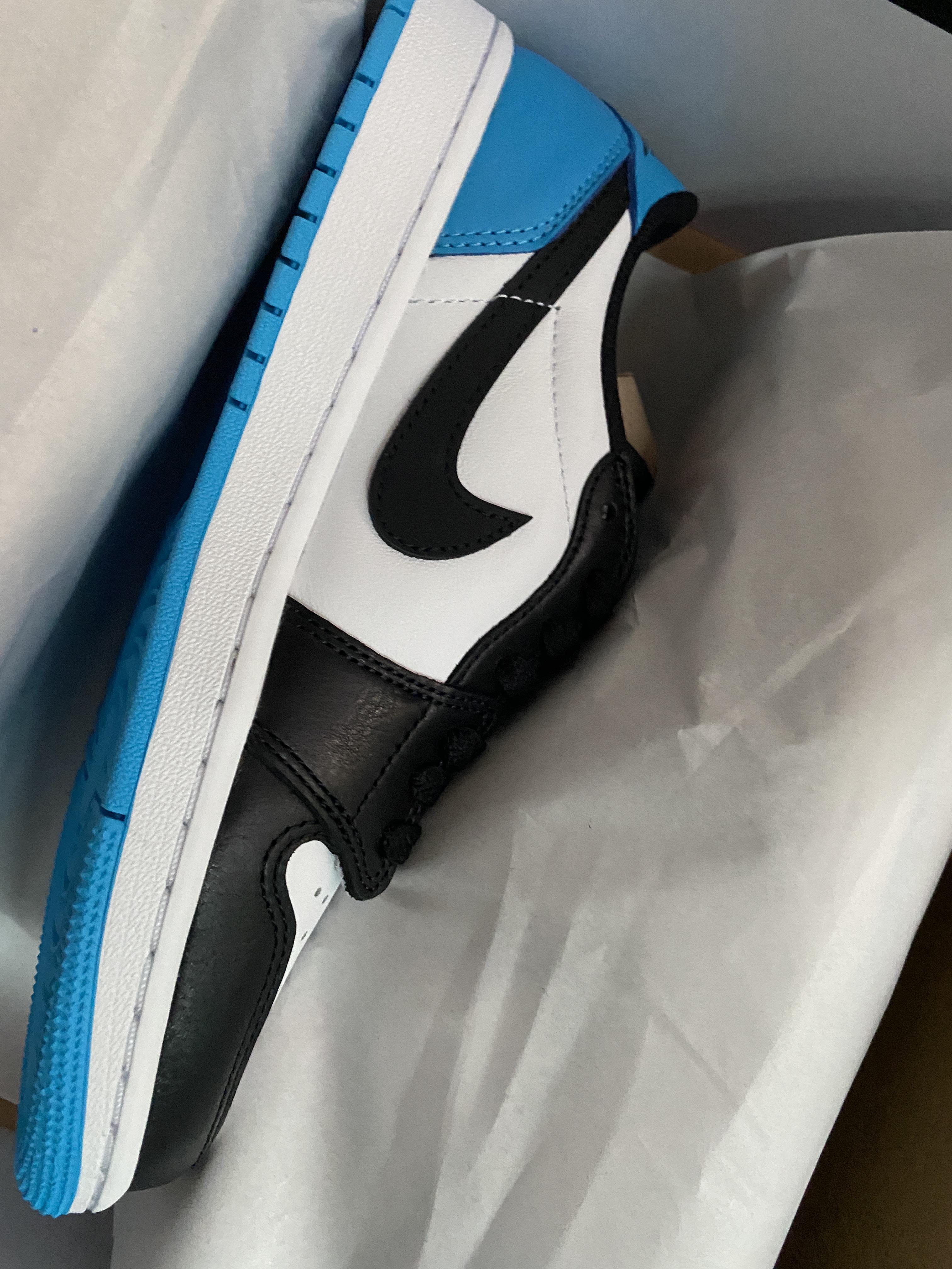(W) Jordan 1 Retro Low OG Black and Dark Powder Blue 착용 스타일