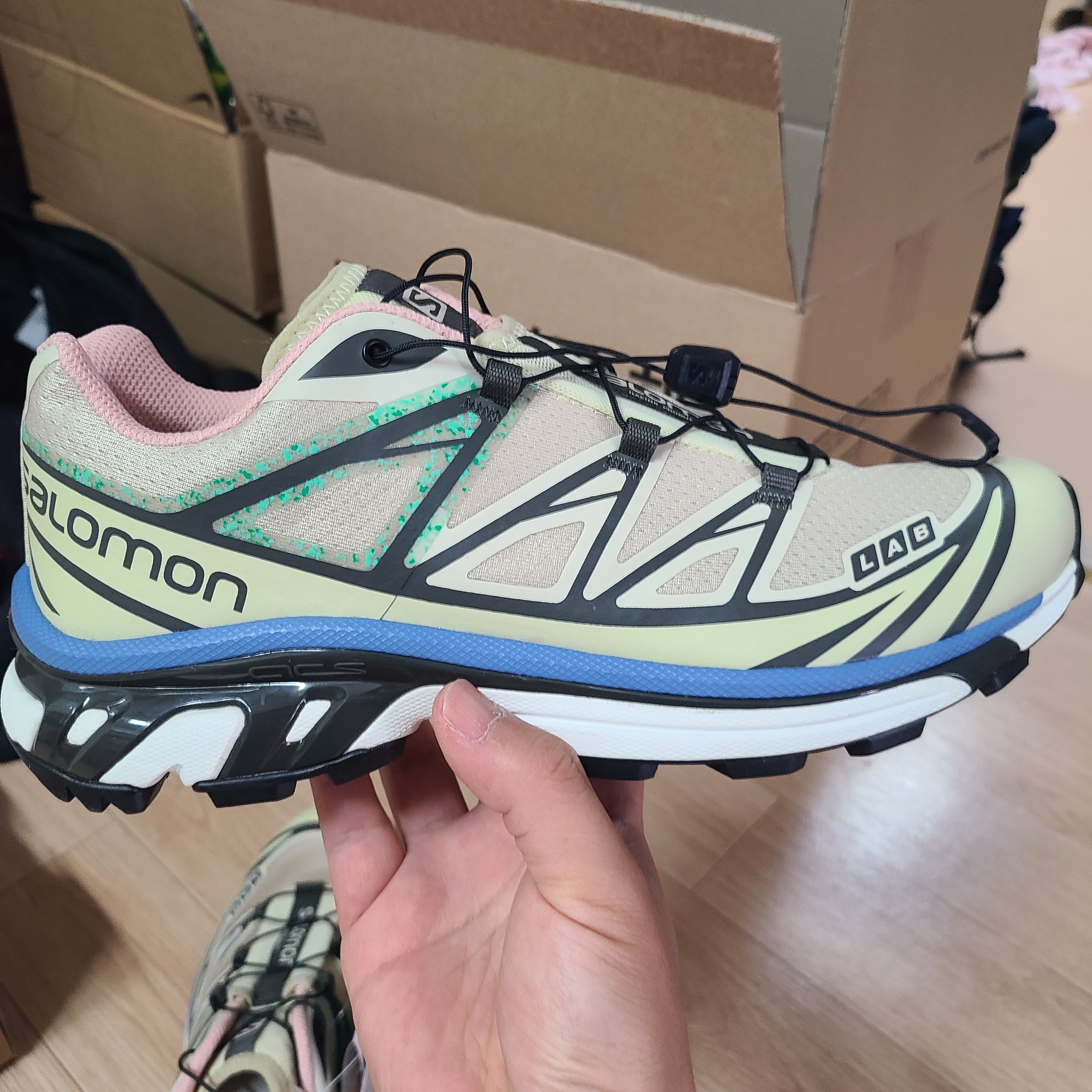 Salomon XT-6 Mindful 2 Moth Vanilla 착용 스타일 - 1