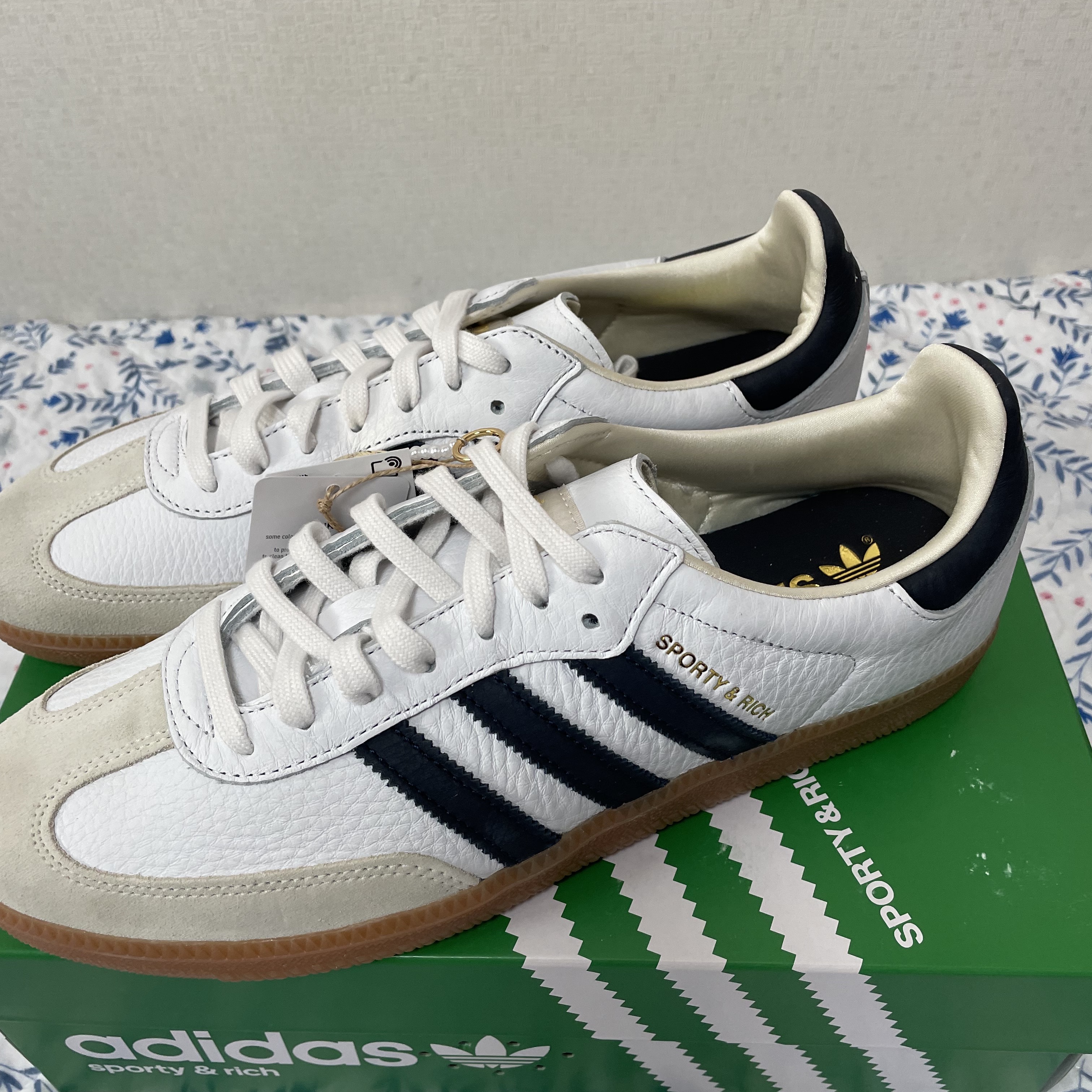 Adidas x Sporty & Rich Samba Cloud White Legend Ink 착용 스타일 - 3