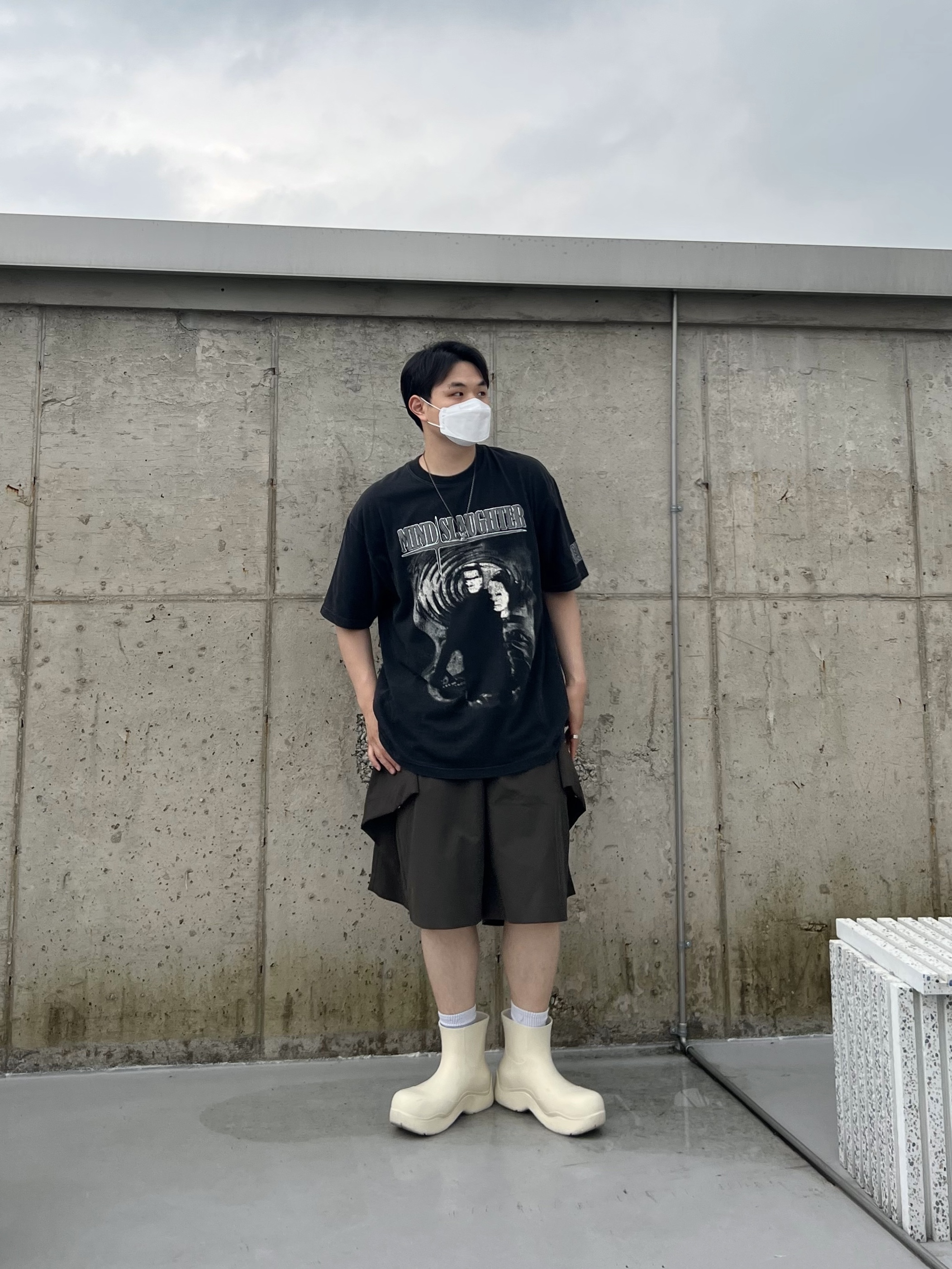Project G/R Mind Slaughter Vintage Washeed T-Shirt Black, Bottega Veneta Puddle Lace-Up Ankle Boots Sea Salt 착용 스타일