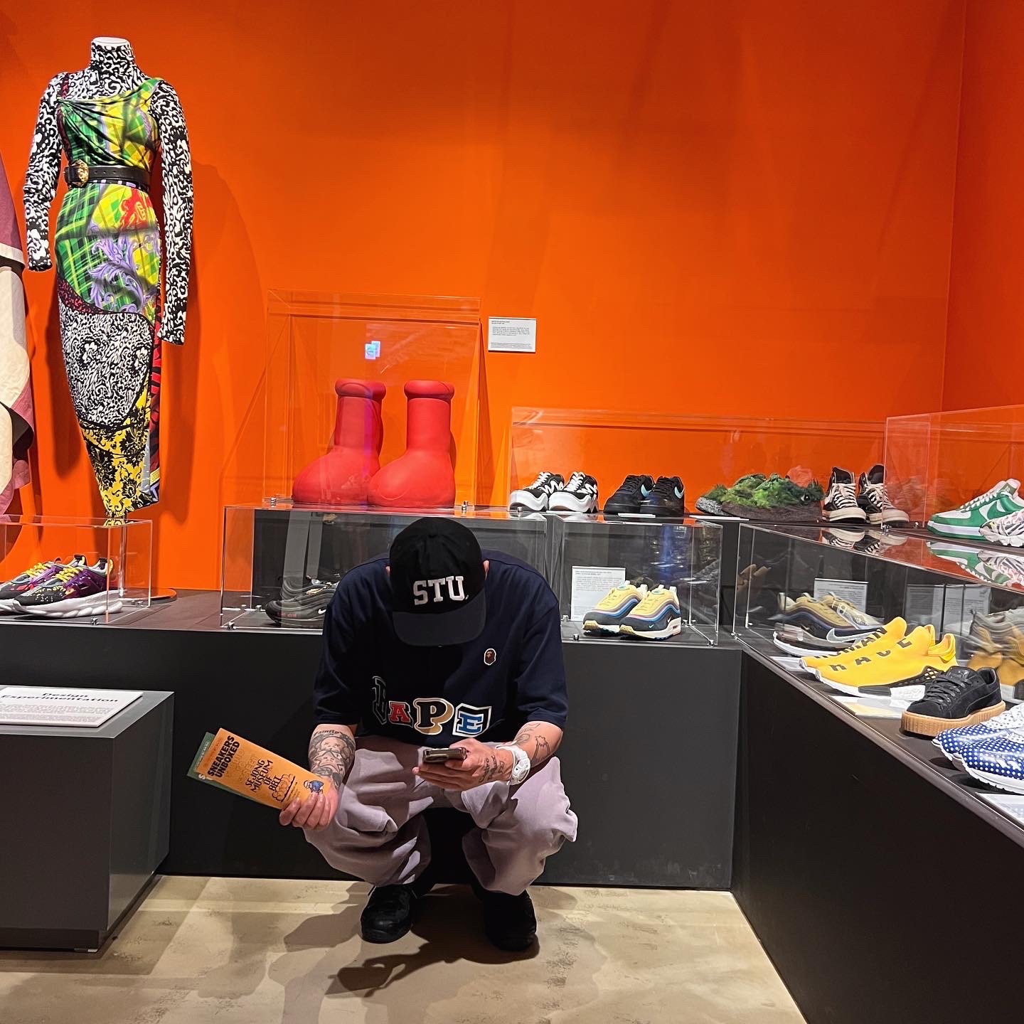 Nike x Comme des Garcons Homme Plus Air Foamposite One Black, Stussy Stu Arch Strapback Cap Black 착용 스타일 - 4