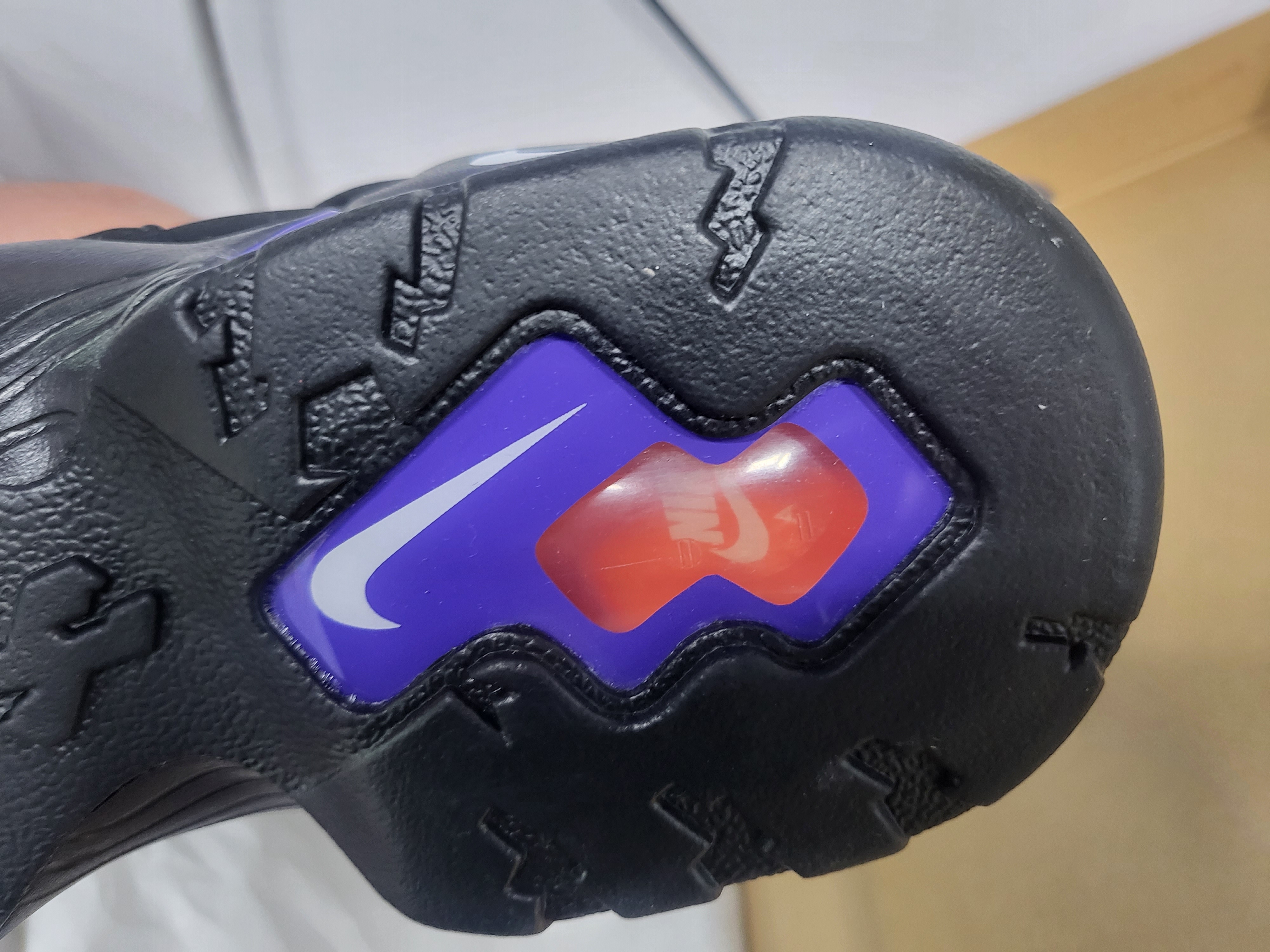 Nike Air Max 2 CB 94 Black and Pure Purple 착용 스타일 - 3