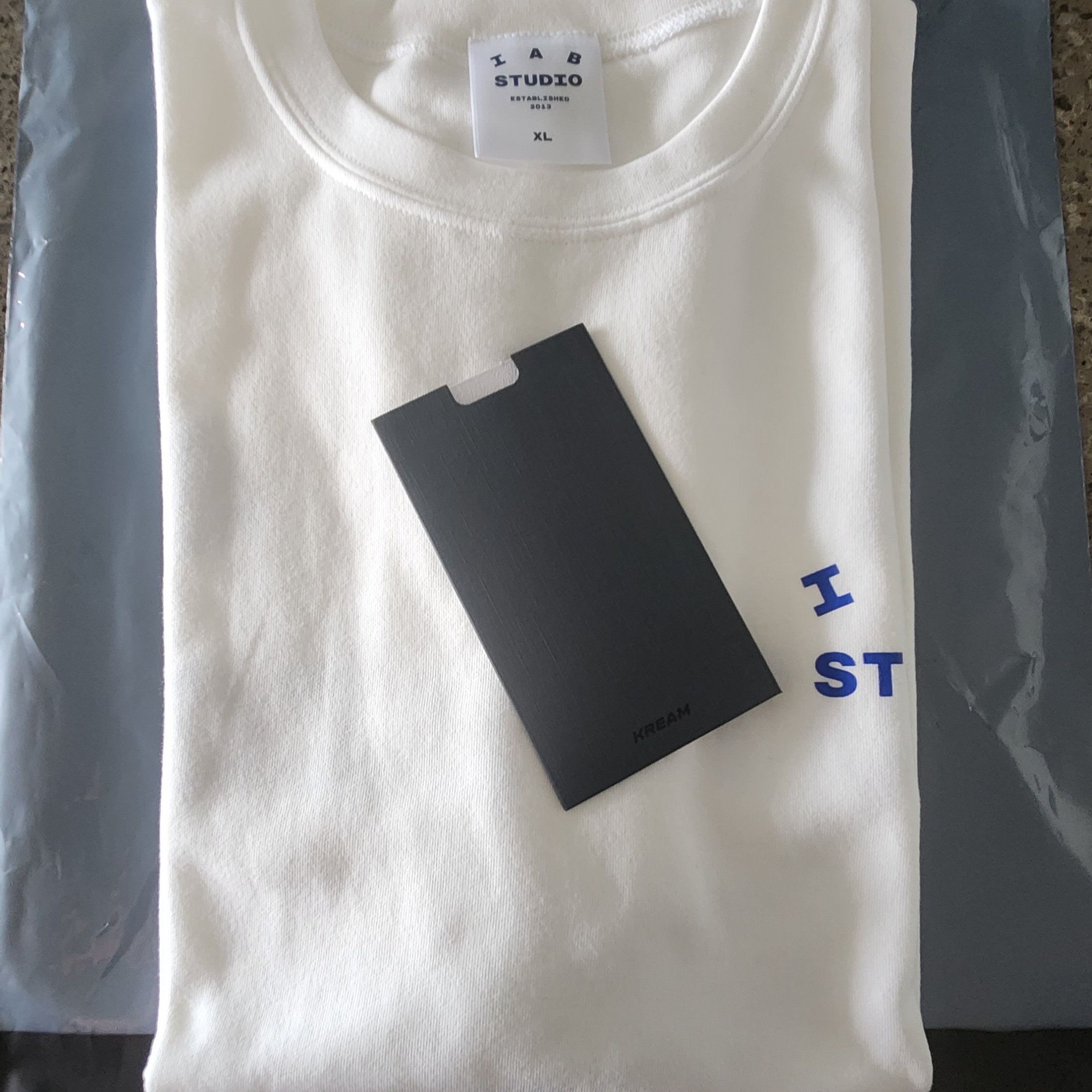 IAB Studio 10th Anniversary T-Shirt White 착용 스타일