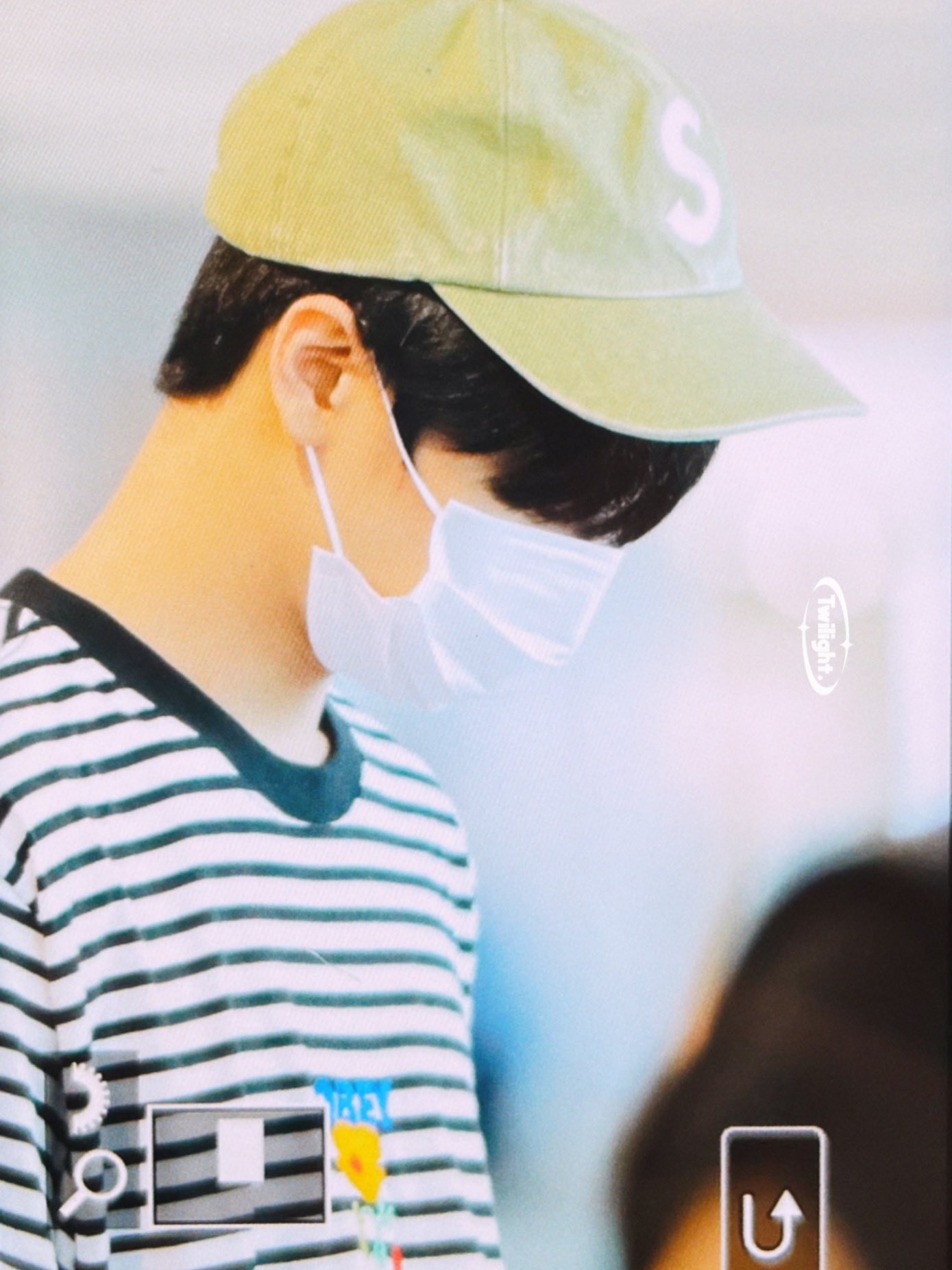 Supreme Pigment Print S Logo 6-Panel Light Sage - 22FW 착용 스타일 - 3