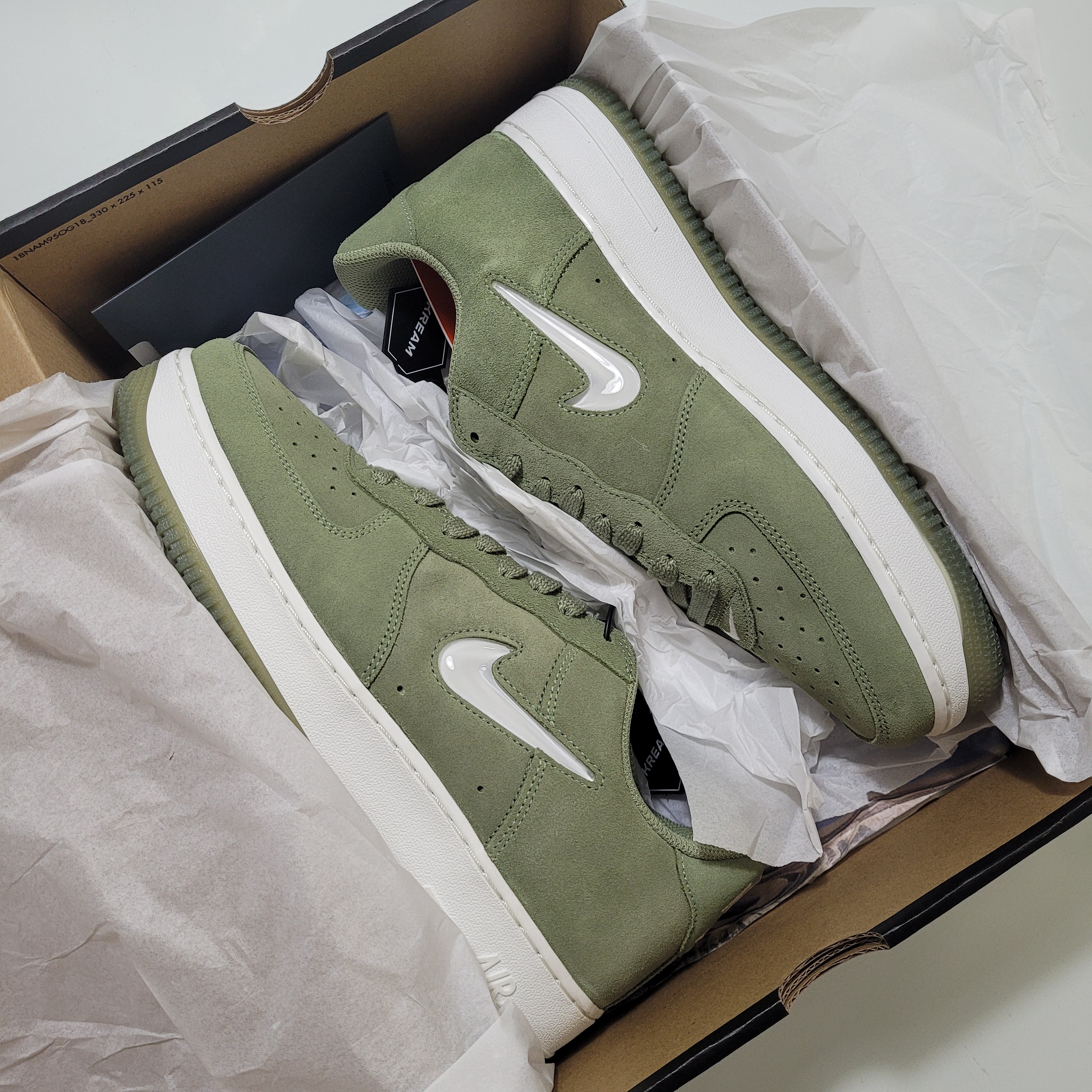 Nike Air Force 1 Low Retro Color of the Month Oil Green 착용 스타일