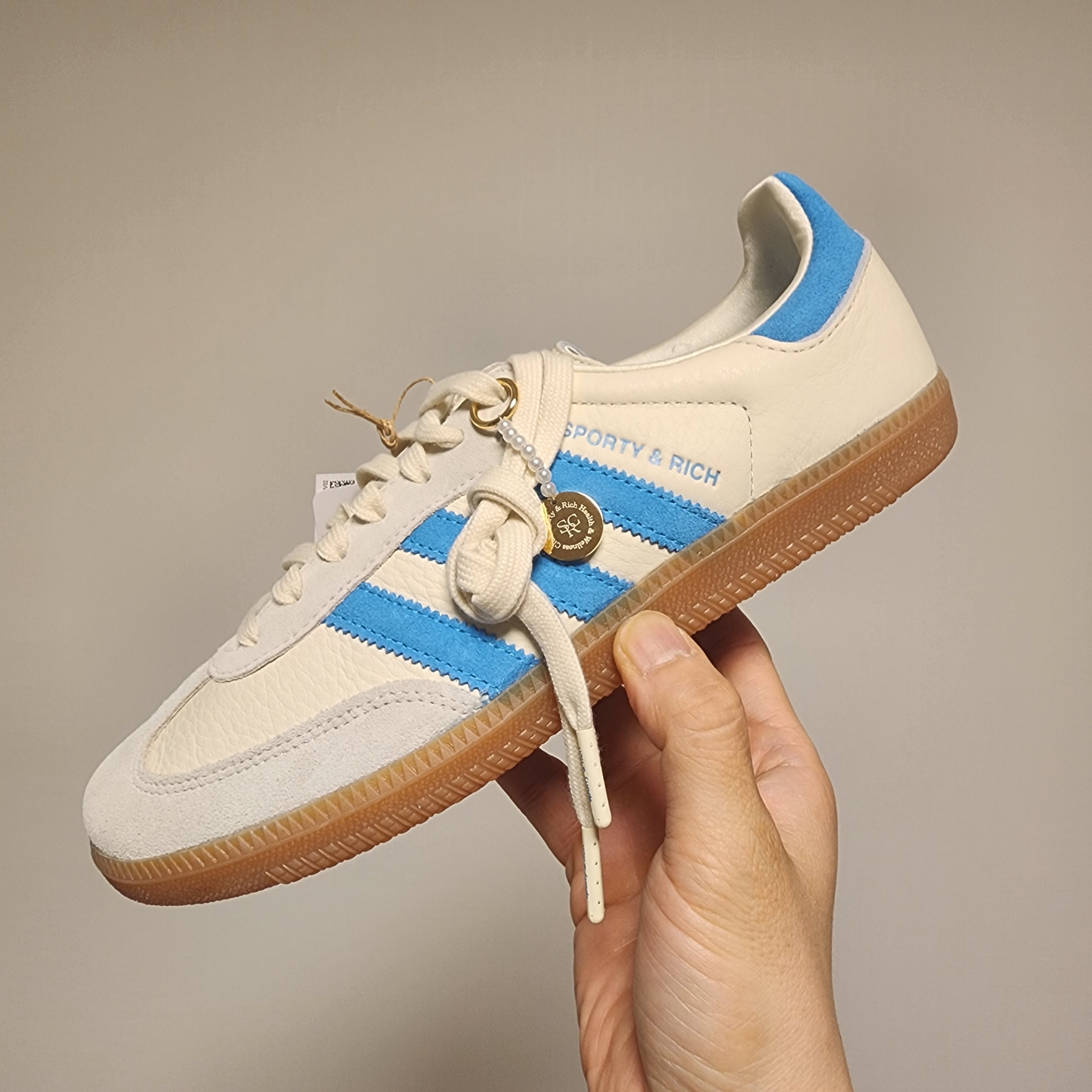 Adidas x Sporty & Rich Samba Cream Blue 착용 스타일 - 1