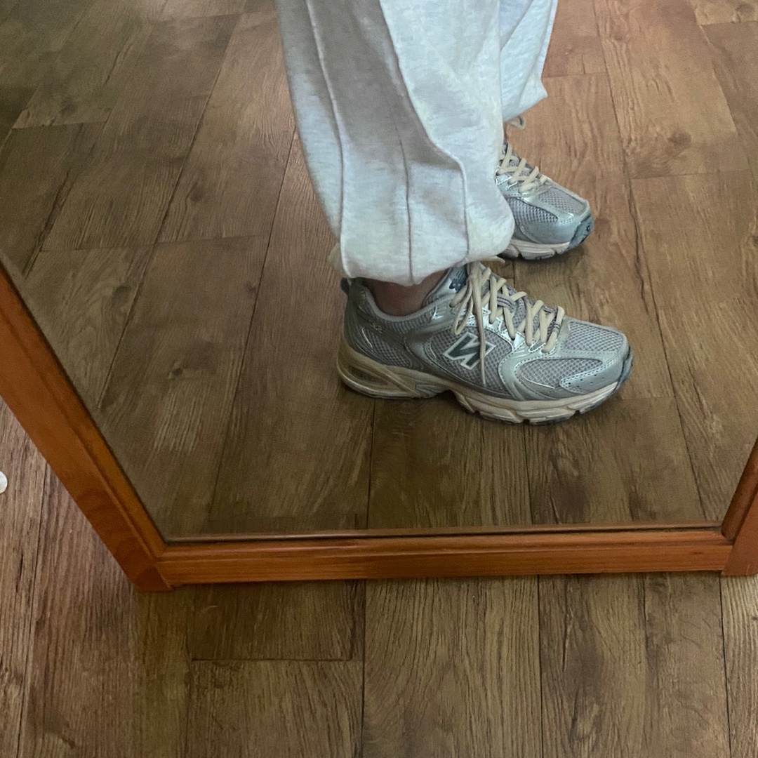 New Balance 530 Vintage Metallic Silver 착용 스타일