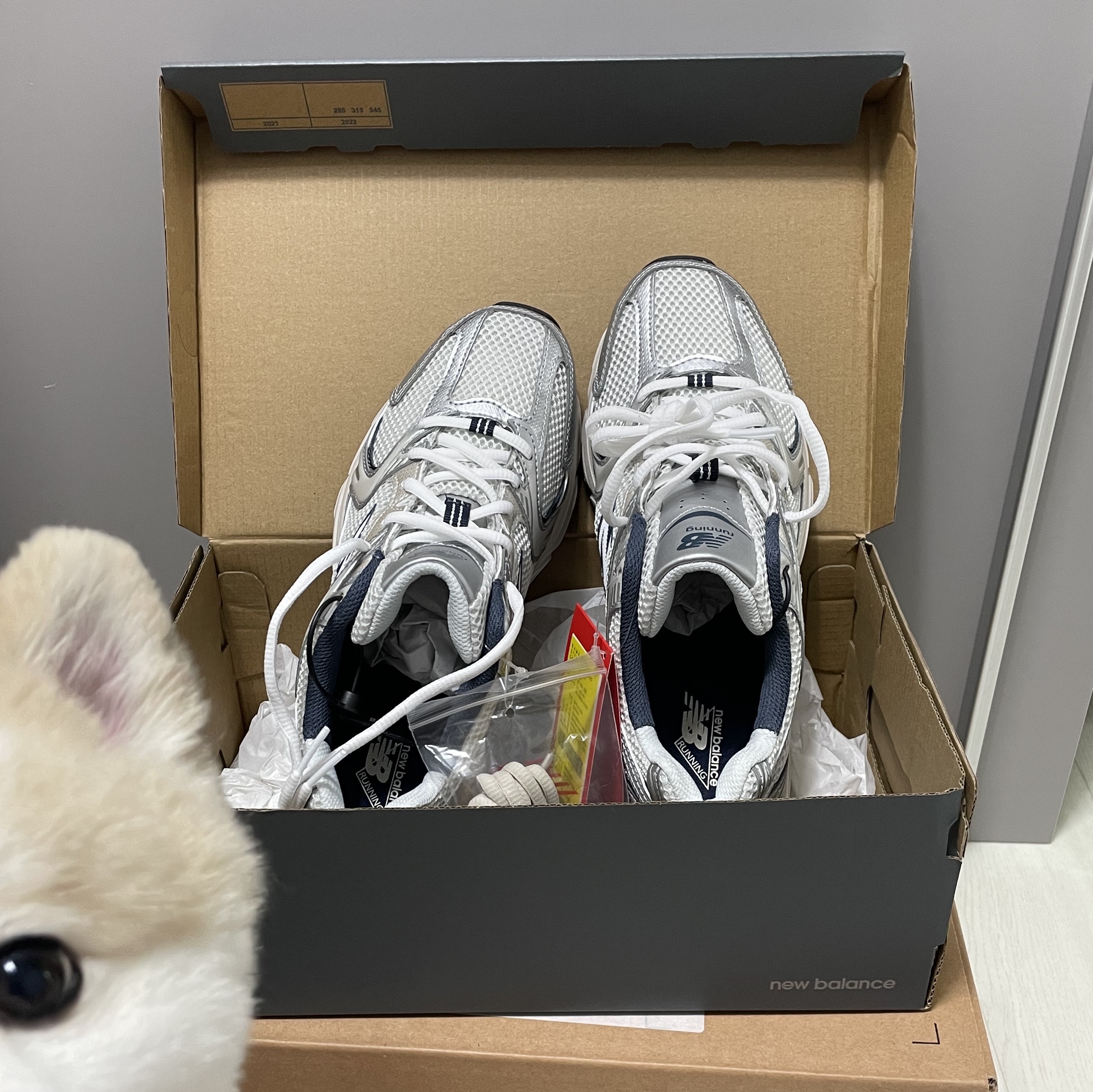 New Balance 530 Steel Grey 착용 스타일