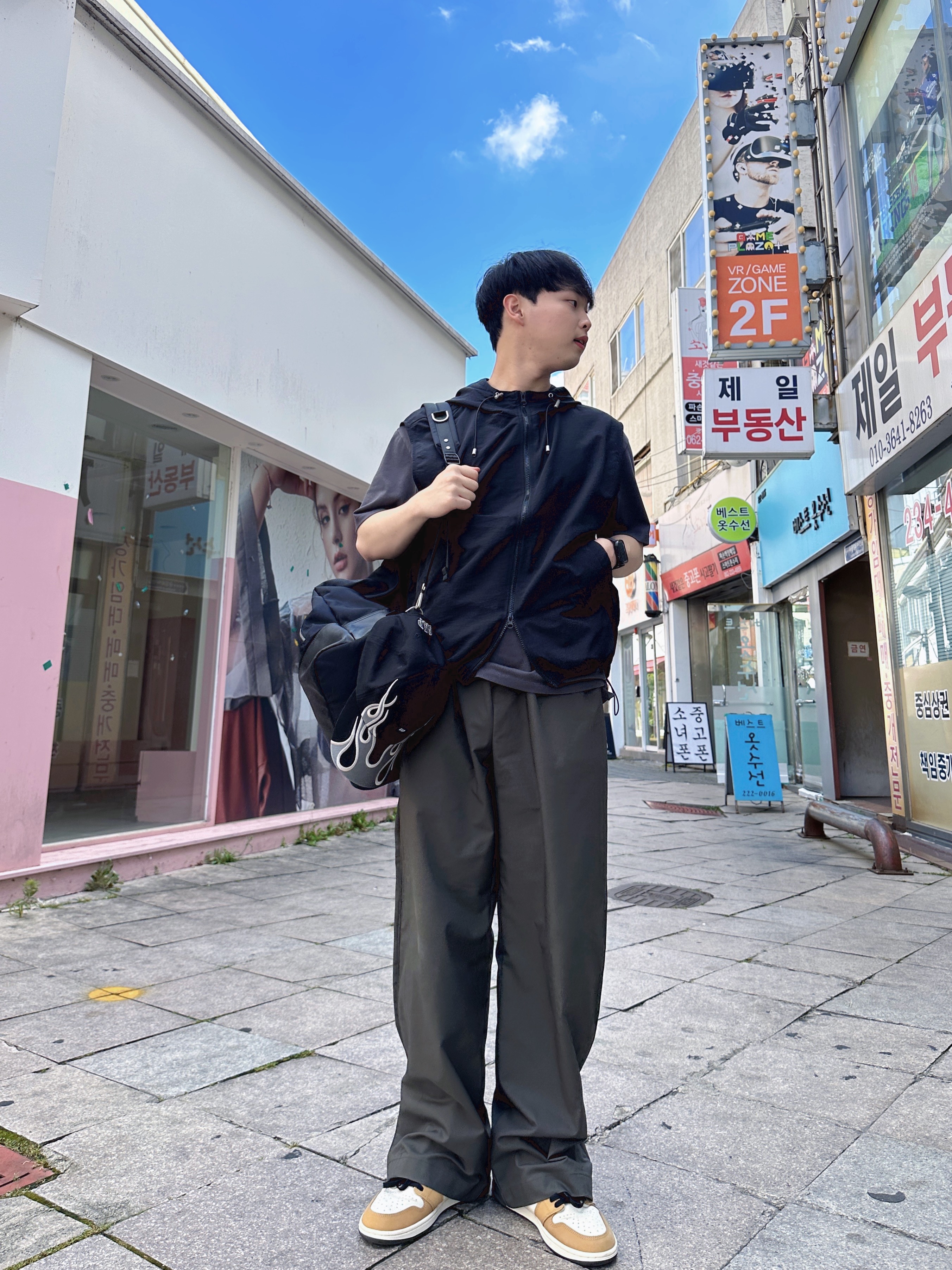 Jordan 1 Retro High Rookie of the Year, Yeezy Gap Engineered By Balenciaga Flame Cap Black 착용 스타일 - 1