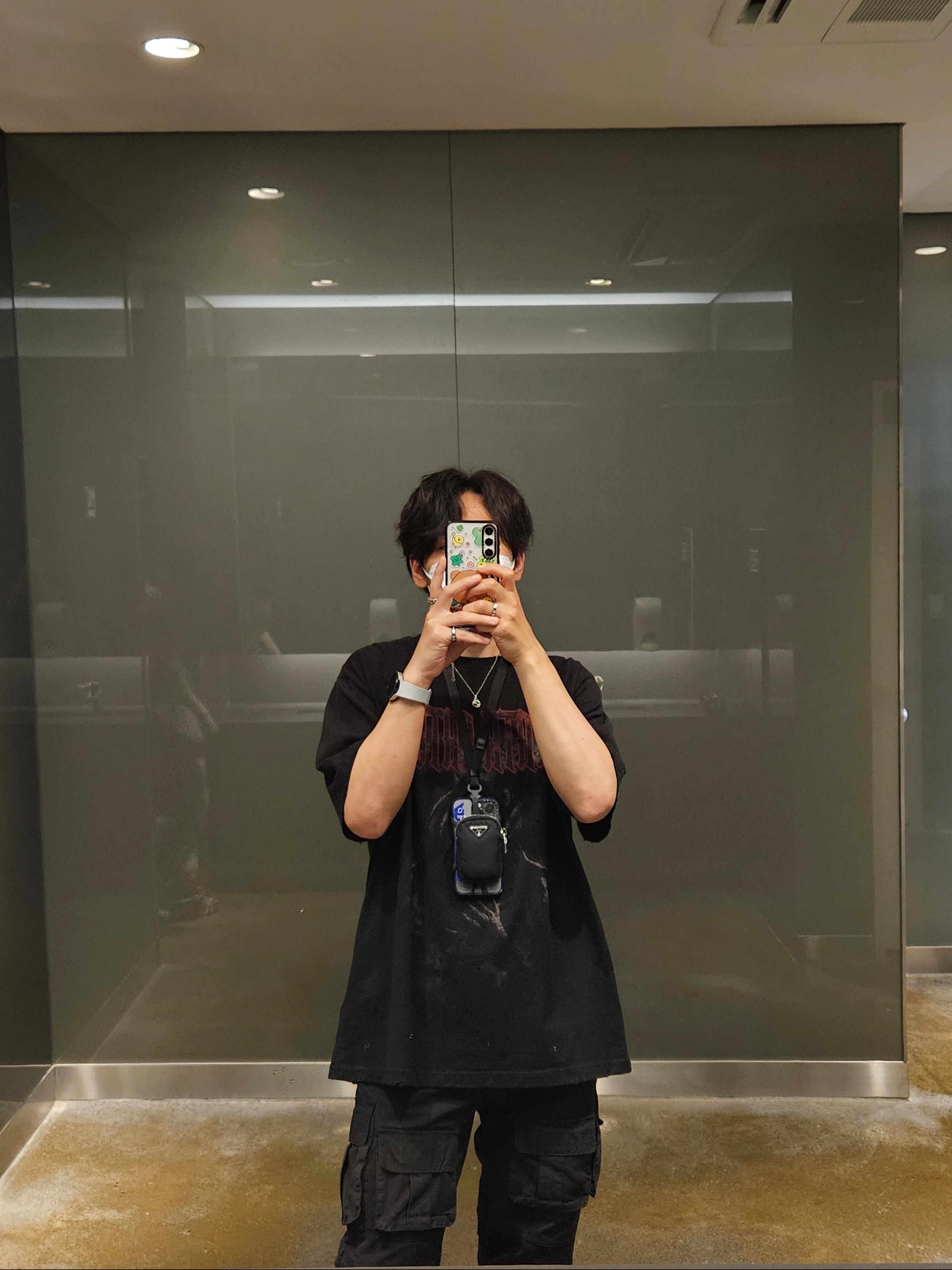 Undermycar Death Eaters Graphic T-Shirt Black - 23SS, Undermycar Chiva Vintage Coating Multi Cargo Pants Mulch - 23SS 착용 스타일