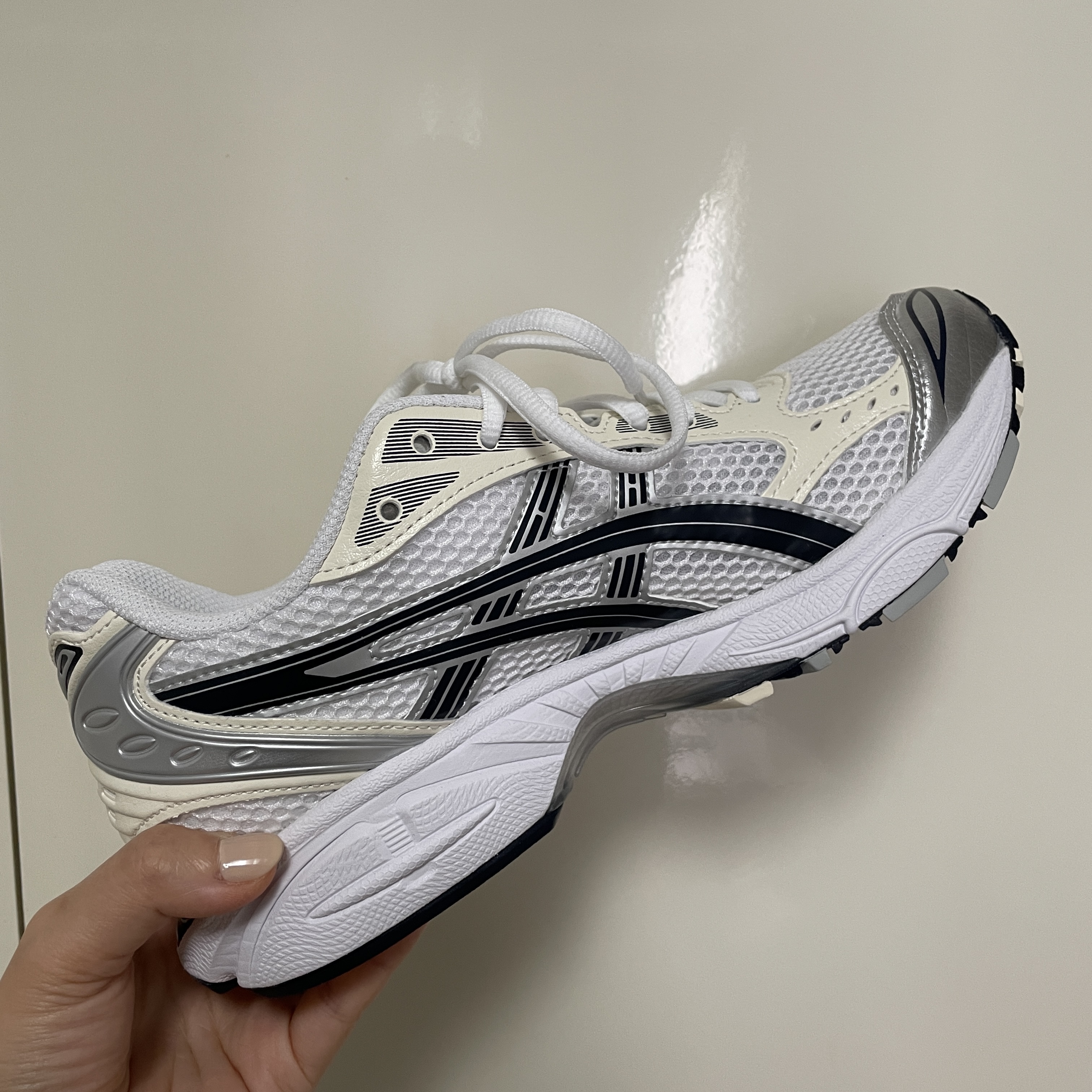 (W) Asics Gel-Kayano 14 White Midnight 착용 스타일 - 2