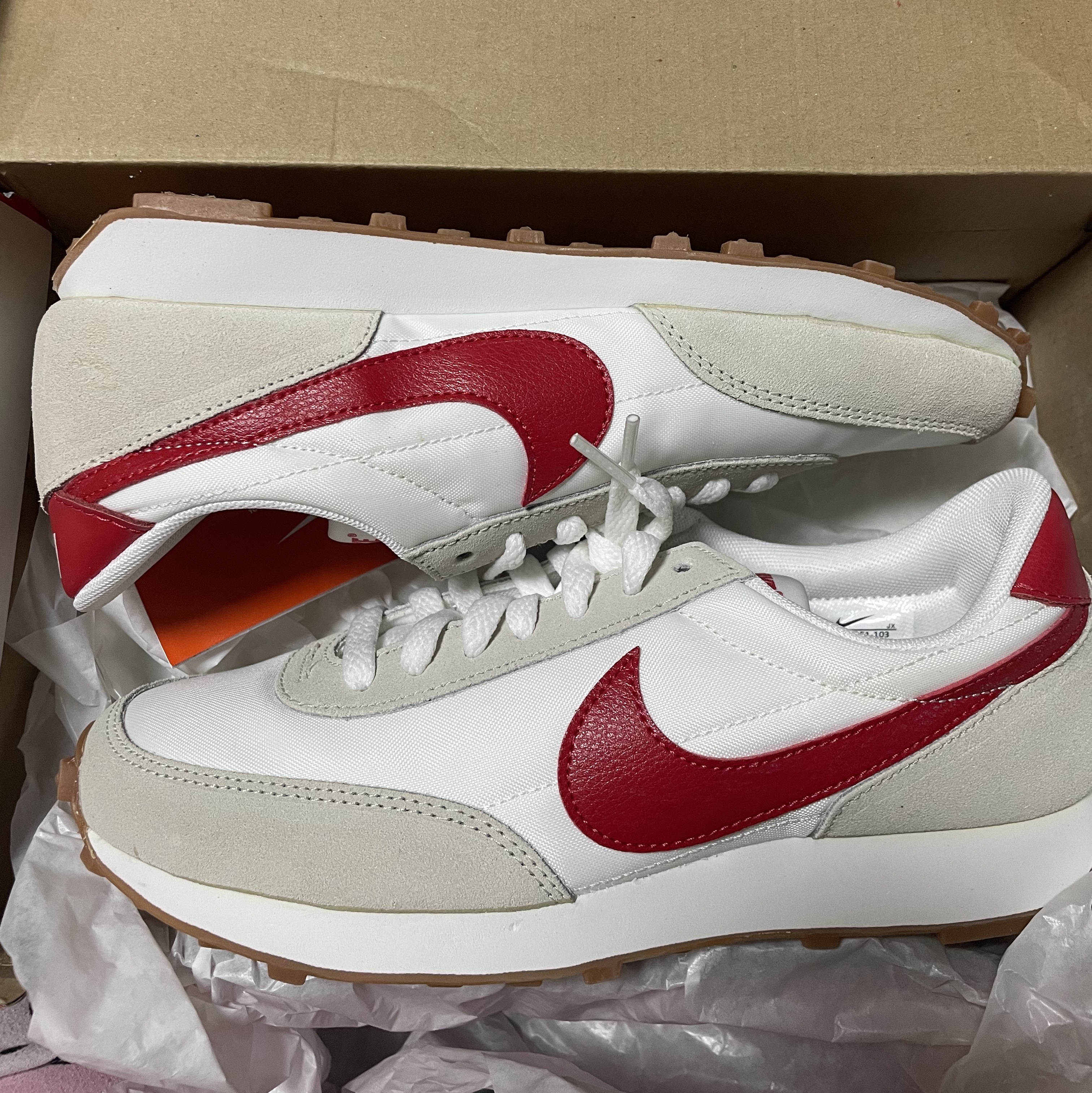 (W) Nike Daybreak Summit White University Red 착용 스타일