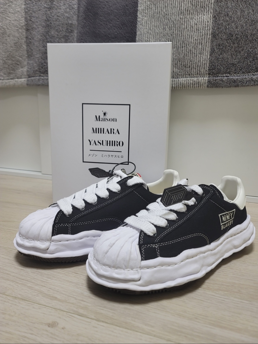 Maison Mihara Yasuhiro Blakey OG Sole Canvas Low-top Sneakers Black White, (W) Nike ACG Half Zip Anorak Black 착용 스타일 - 2