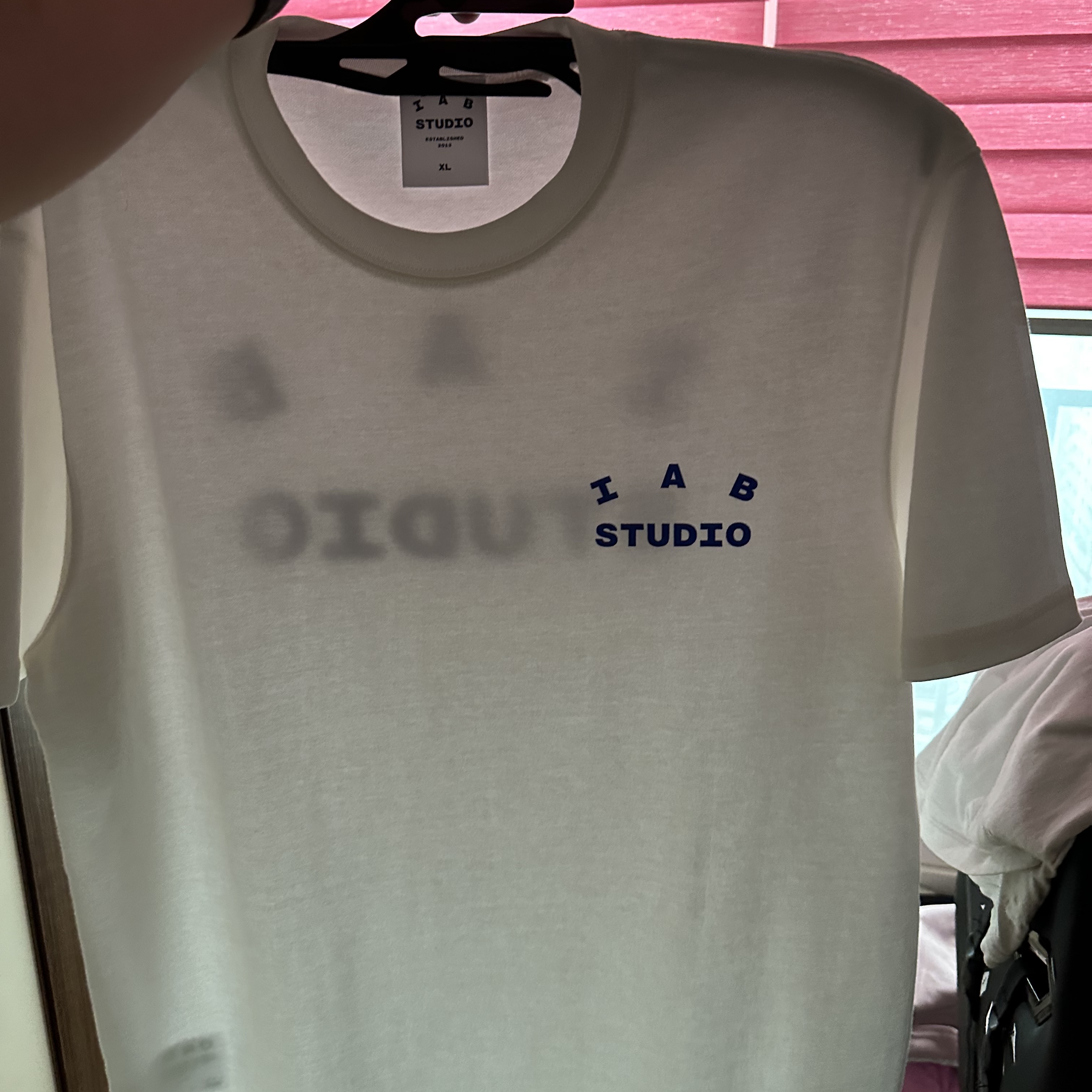 IAB Studio 10th Anniversary T-Shirts Pack White & Black (2 Pack) 착용 스타일 - 1