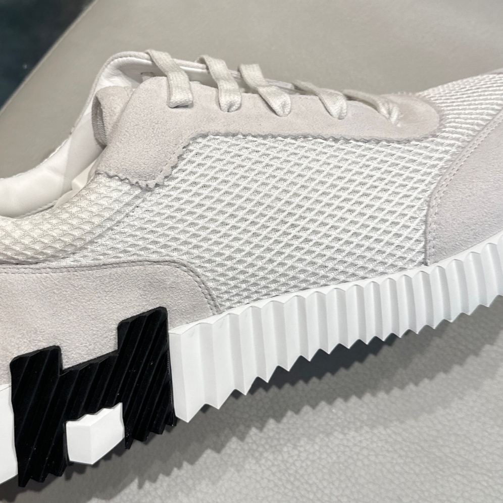 Hermes Bouncing Sneakers Graphic Mesh Suede Goatskin & Blanc 착용 스타일