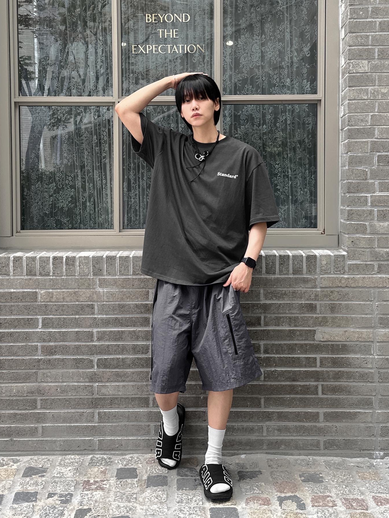 Our Legacy Ladon Leather Keychain Black, Nike Air More Uptempo Slide Black White 착용 스타일 - 5