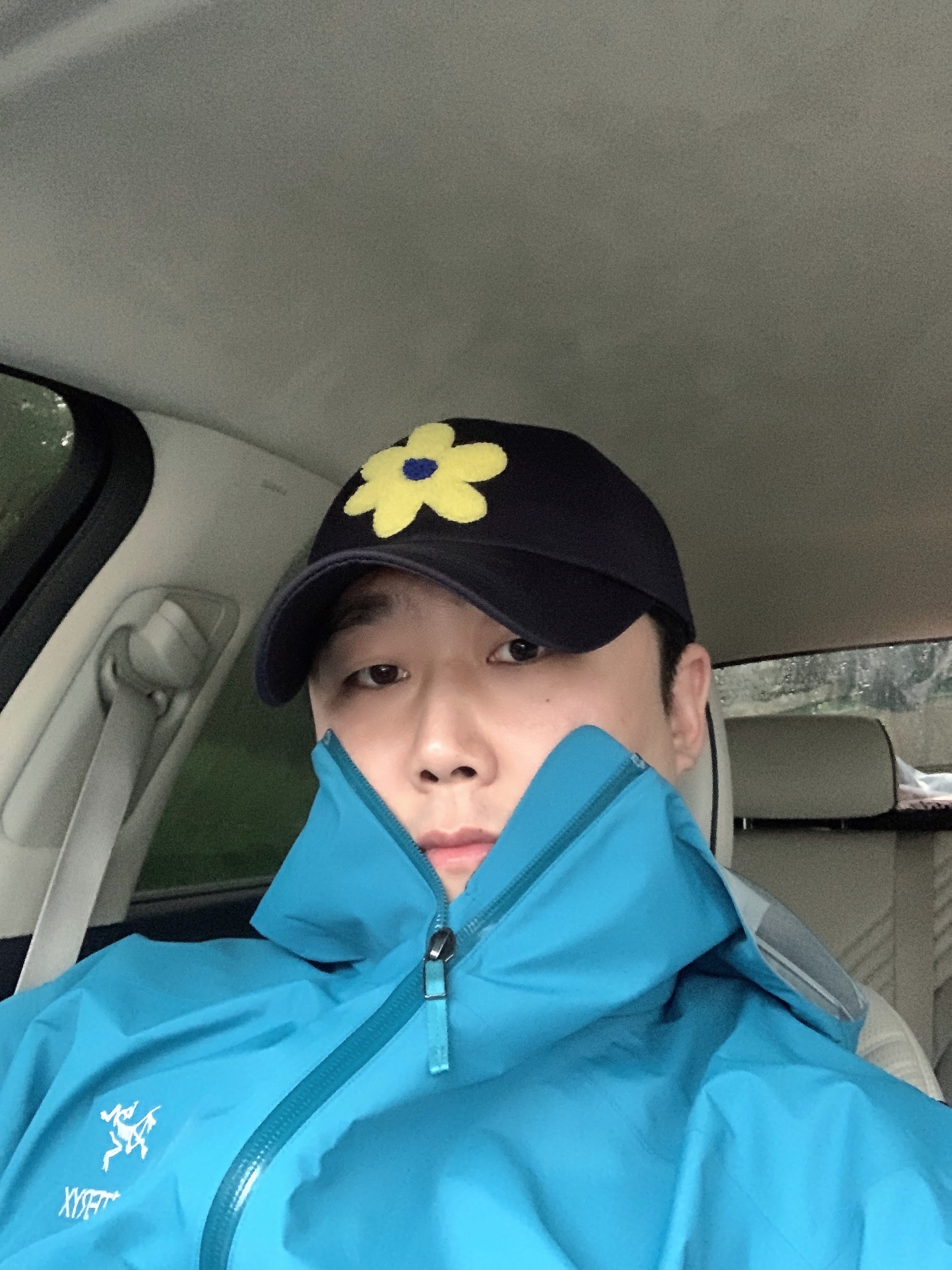 The Museum Visitor Bookle Flower Ballcap Navy, Arc'teryx Zeta SL Jacket Frenetic 착용 스타일 - 1
