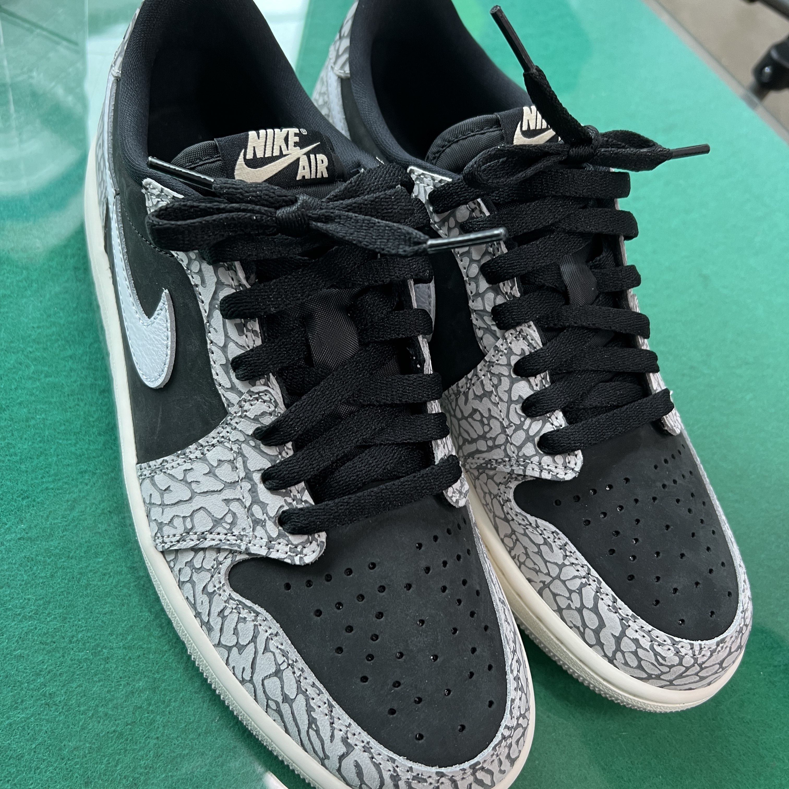 Jordan 1 Retro Low OG Black Cement 착용 스타일