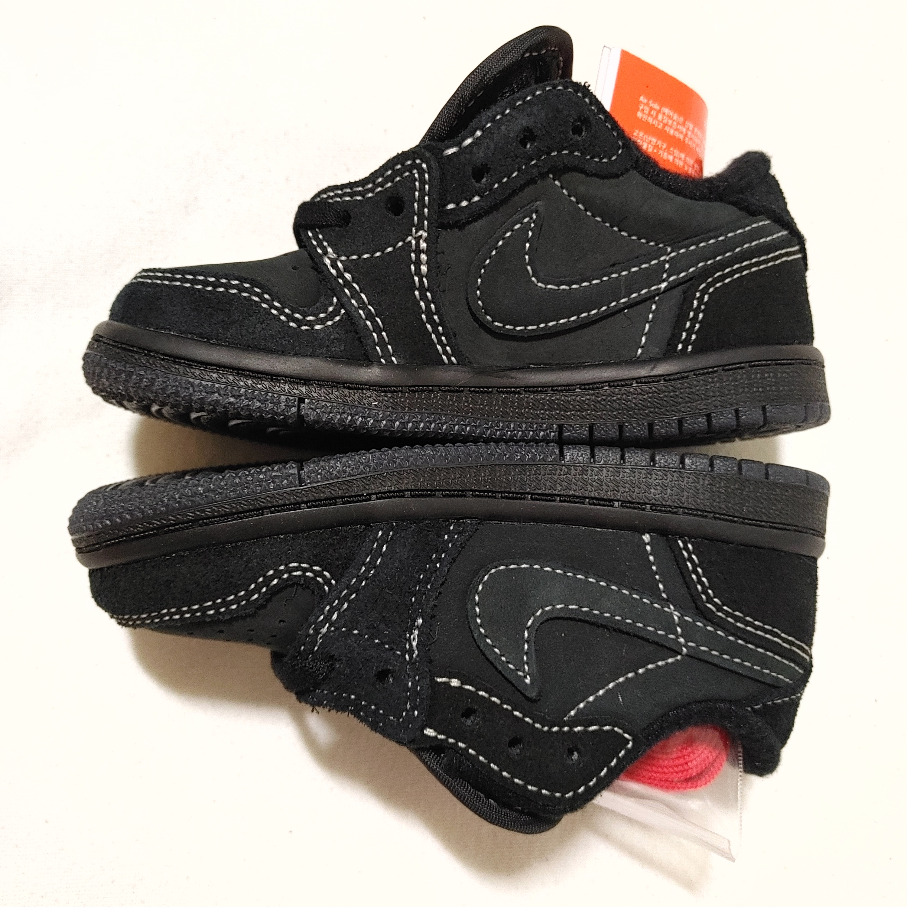 (TD) Jordan 1 x Travis Scott Retro Low OG SP Black Phantom 착용 스타일