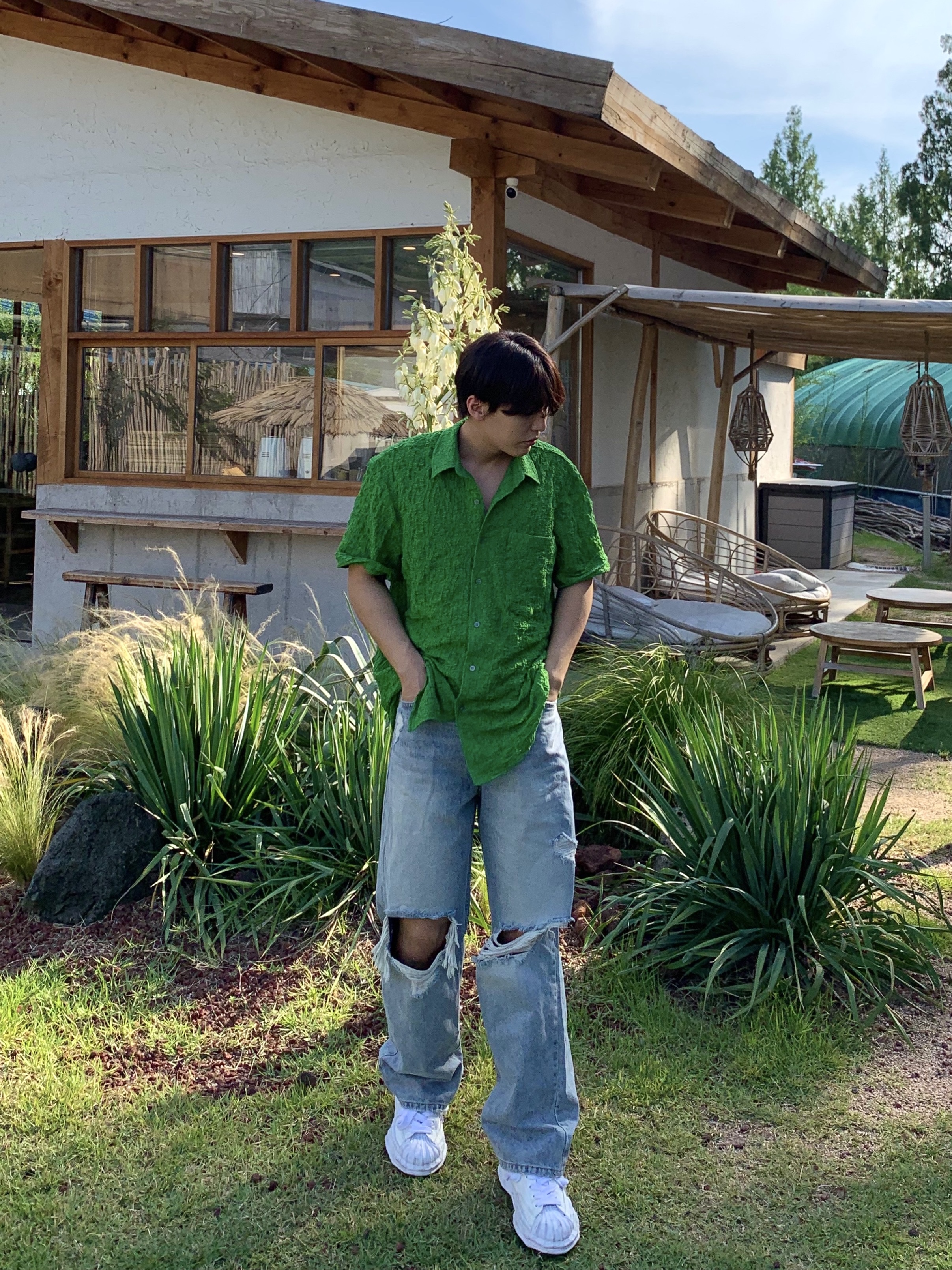 Maison Mihara Yasuhiro Blakey OG Sole Leather Low-top Sneakers White 착용 스타일 - 1
