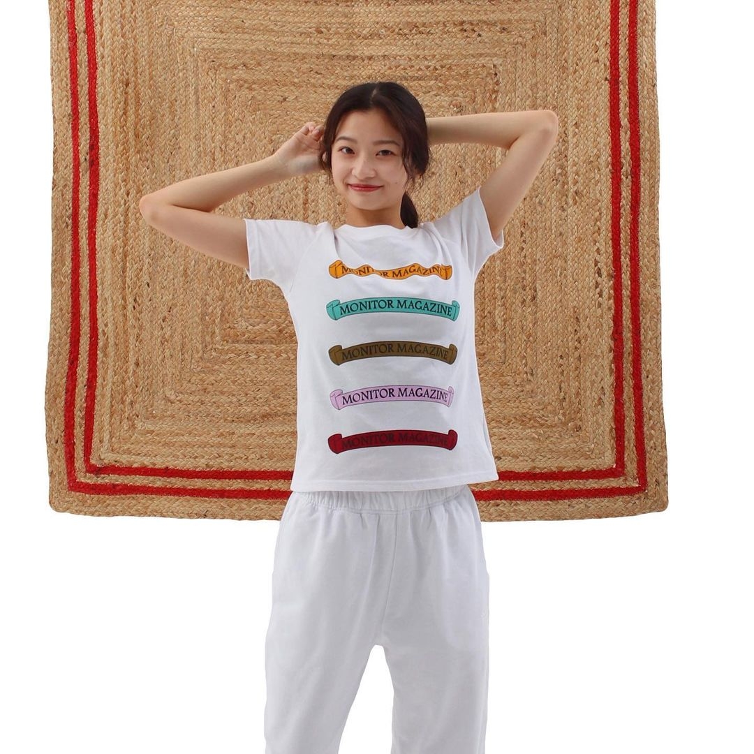 Safarispot Women 1/2 Flag Magazine Tee White, Safarispot Flag Magazine Tee White 착용 스타일 - 1