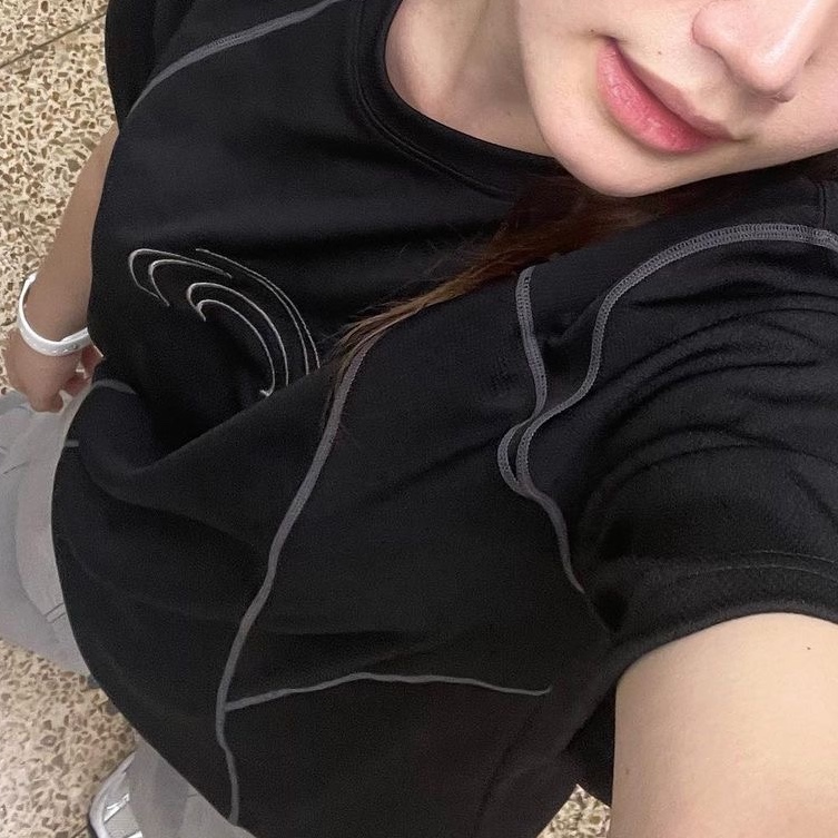 Art of Field Flatlock Stitch Short Sleeved T-Shirt Black, Art of Field Flatlock Stitch Short Sleeved T-Shirt Light Gray 착용 스타일