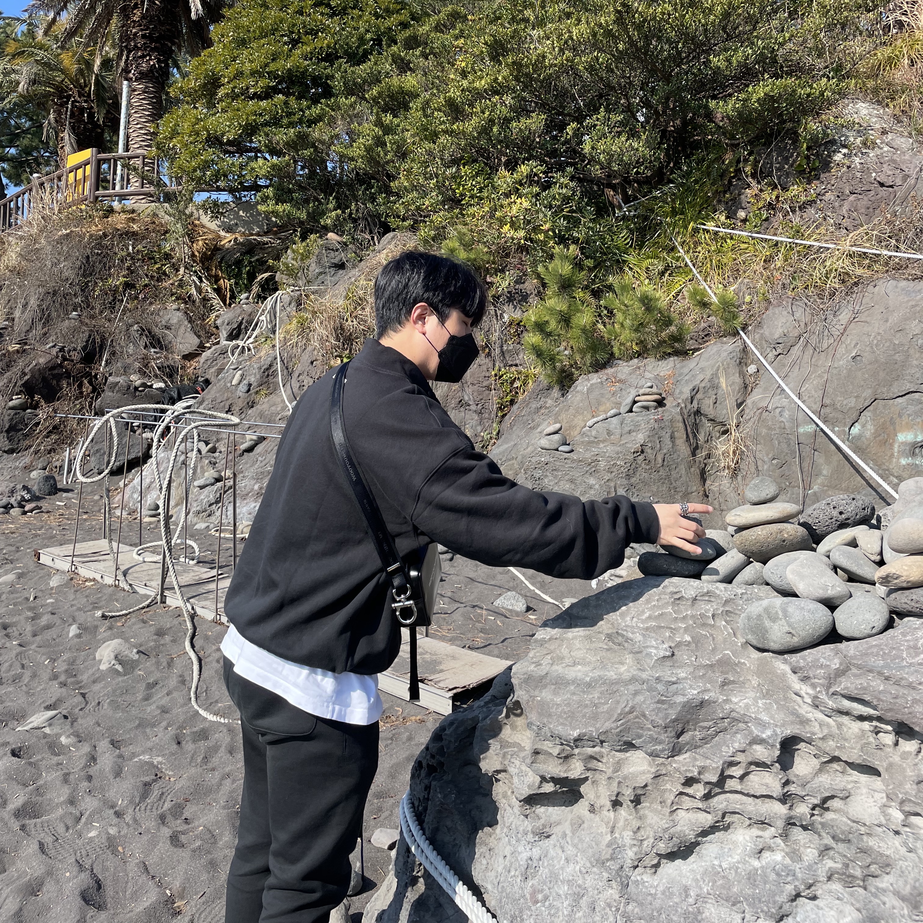 Essentials Sweatpants Black - 21SS, Essentials Pull-Over Mockneck Sweatshirt Black 2020 착용 스타일 - 1