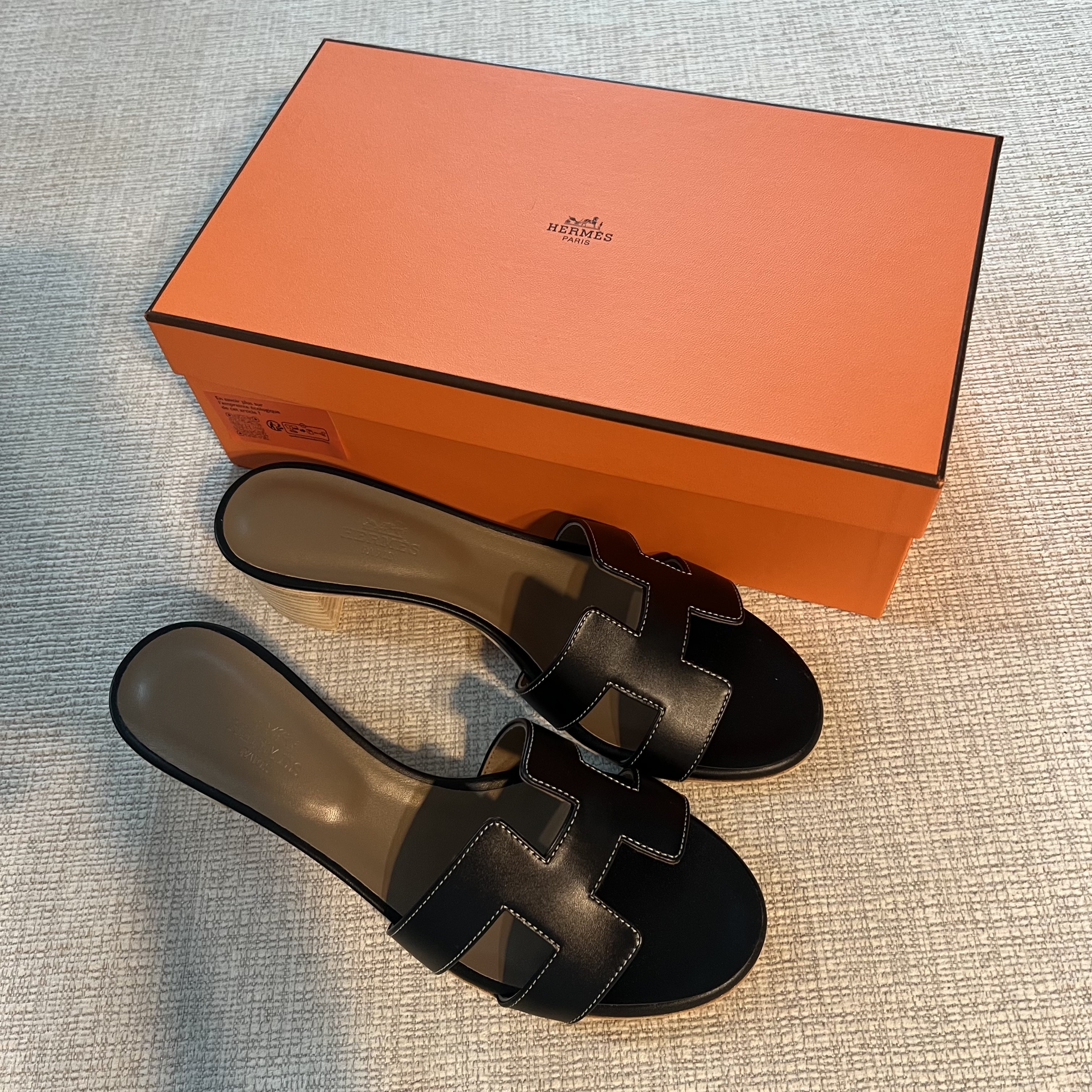 (W) Hermes Oasis Sandal Calfskin & Noir Piqures Ecrues 착용 스타일