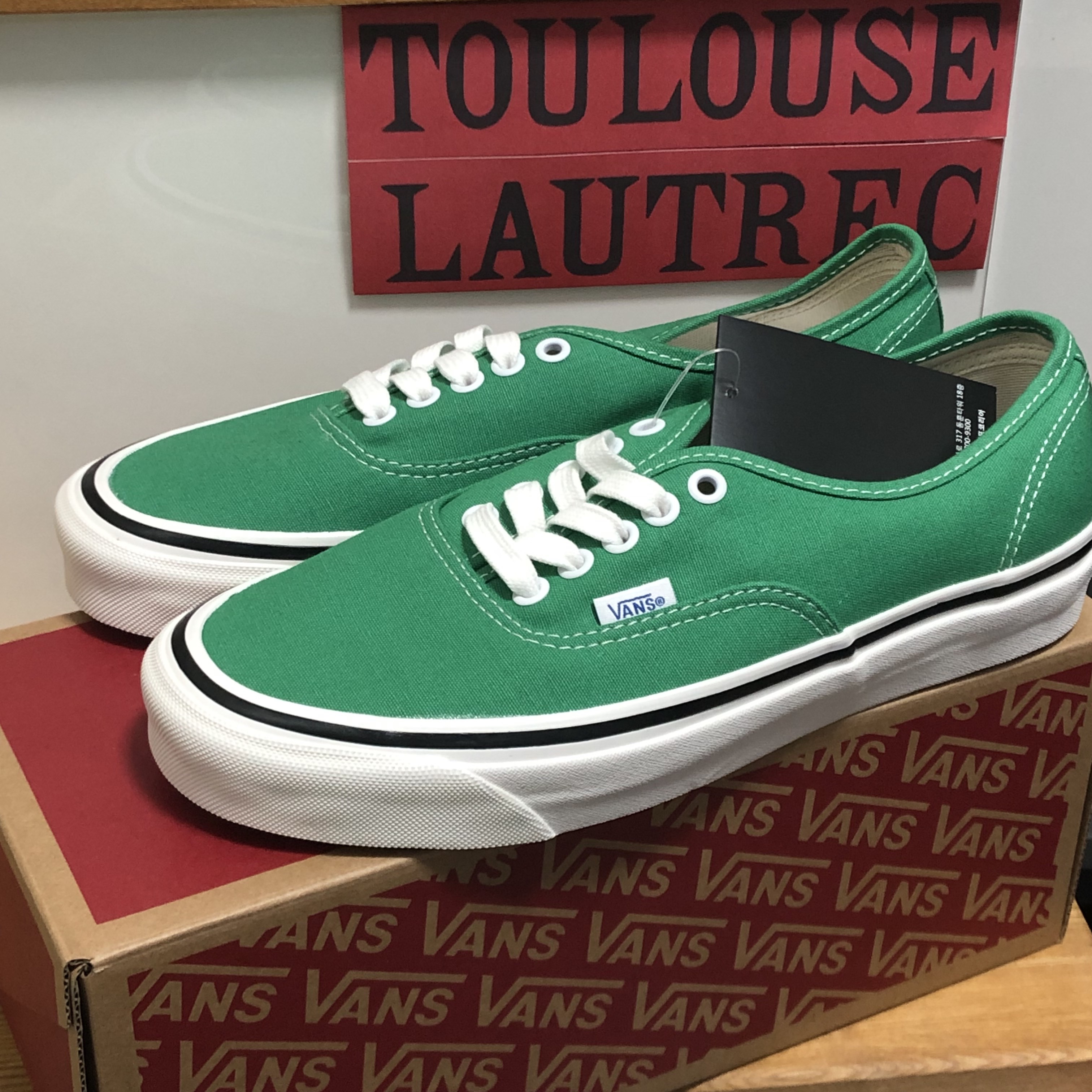 Vans Authentic 44 DX Anaheim Factory Emerald Green 착용 스타일