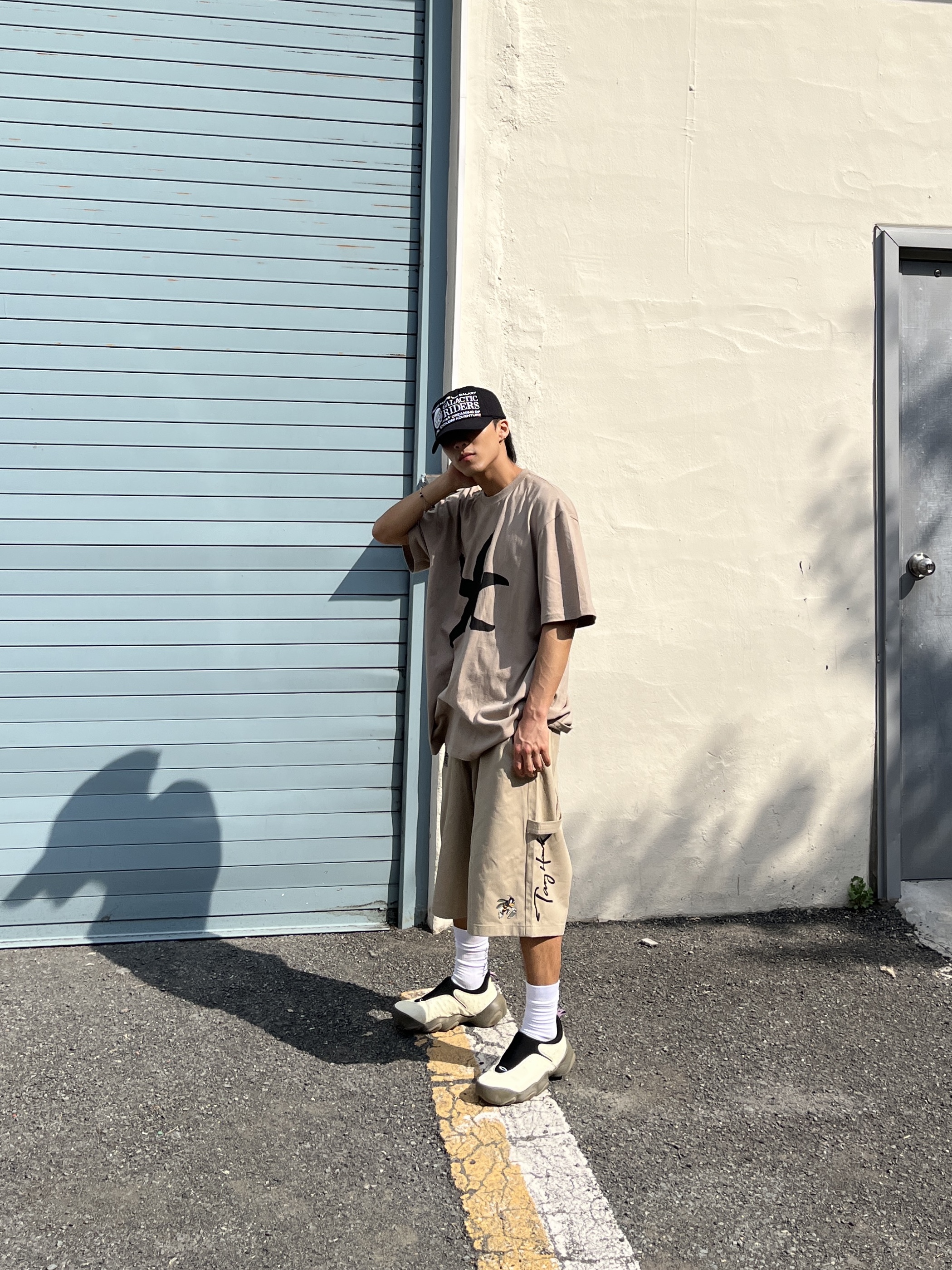 Oakley Factory Team x Brain Dead Ostrich Flesh Ivory 착용 스타일 - 1