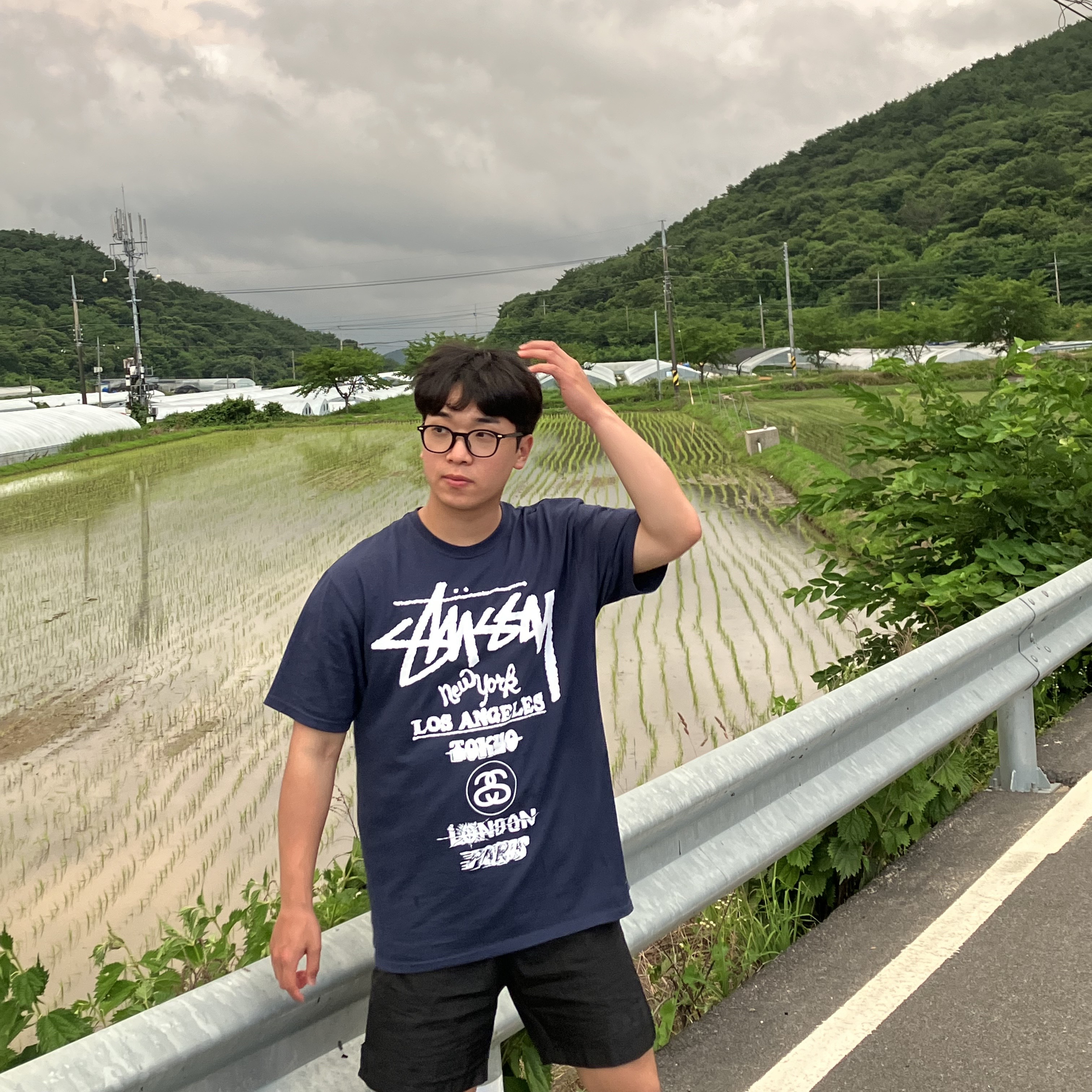 Stussy Tour T-Shirt Navy 착용 스타일