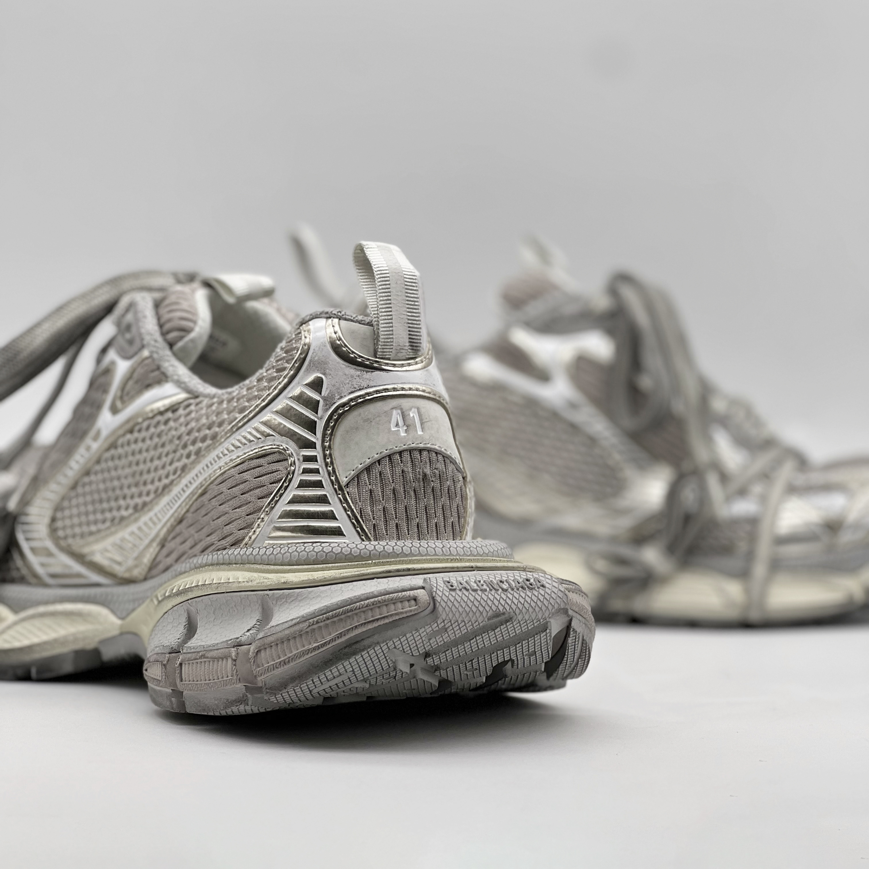 Balenciaga 3XL Sneakers Light Beige 착용 스타일 - 3