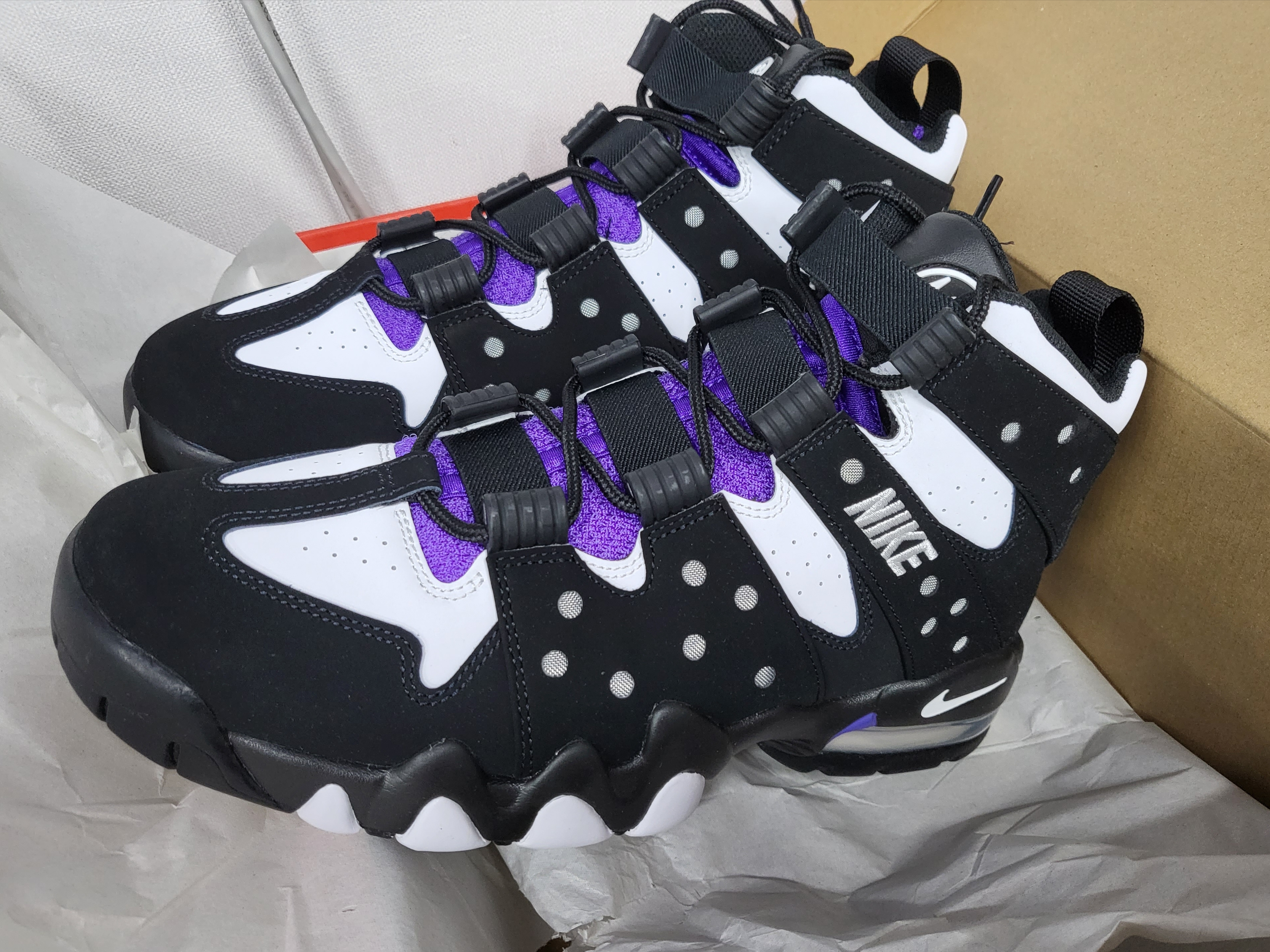 Nike Air Max 2 CB 94 Black and Pure Purple 착용 스타일 - 2