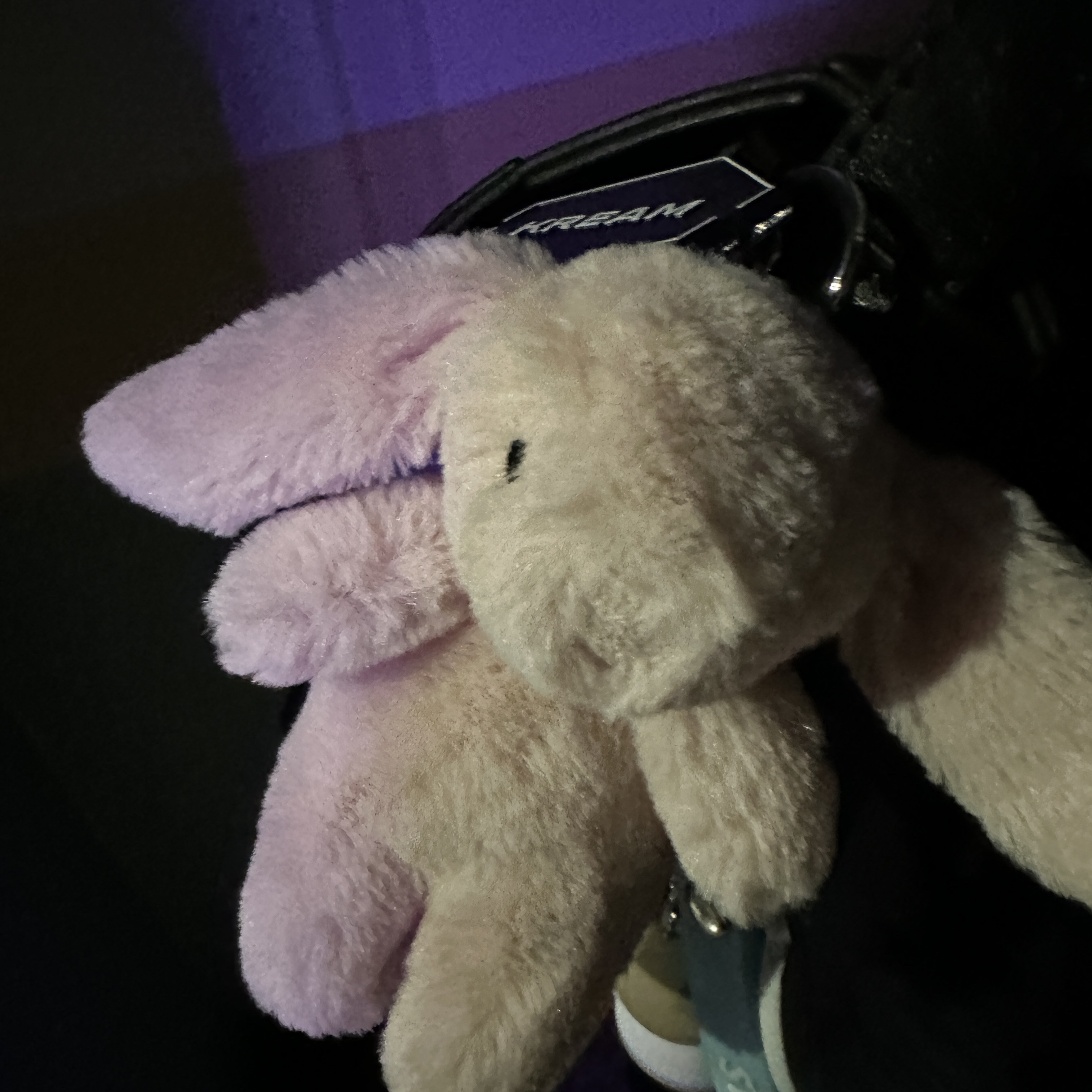 Jellycat Bashful Bunny Bag Charm Blush 착용 스타일
