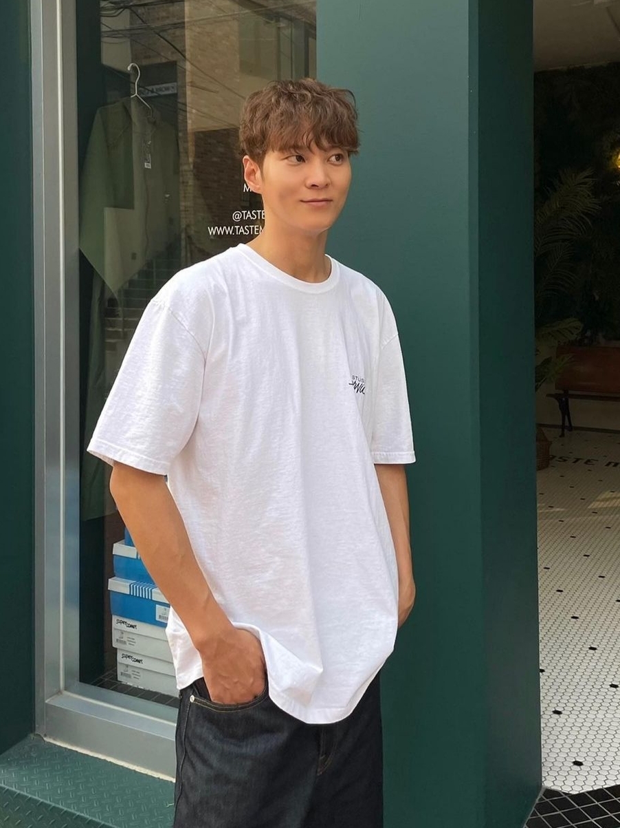 Stussy Service T-Shirt White 착용 스타일 - 4