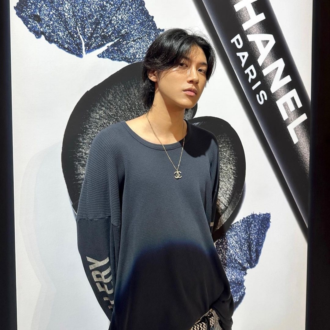 (W) Chanel Necklace Metal Diamantes & Gold Crystal, Asics x Kiko Kostadinov Gel-Delva 1 Yellow 착용 스타일 - 1