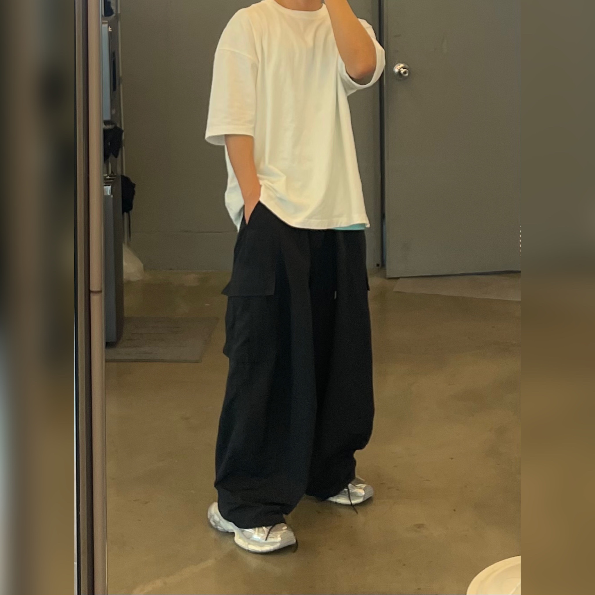 Balenciaga 3XL Sneakers Light Beige 착용 스타일