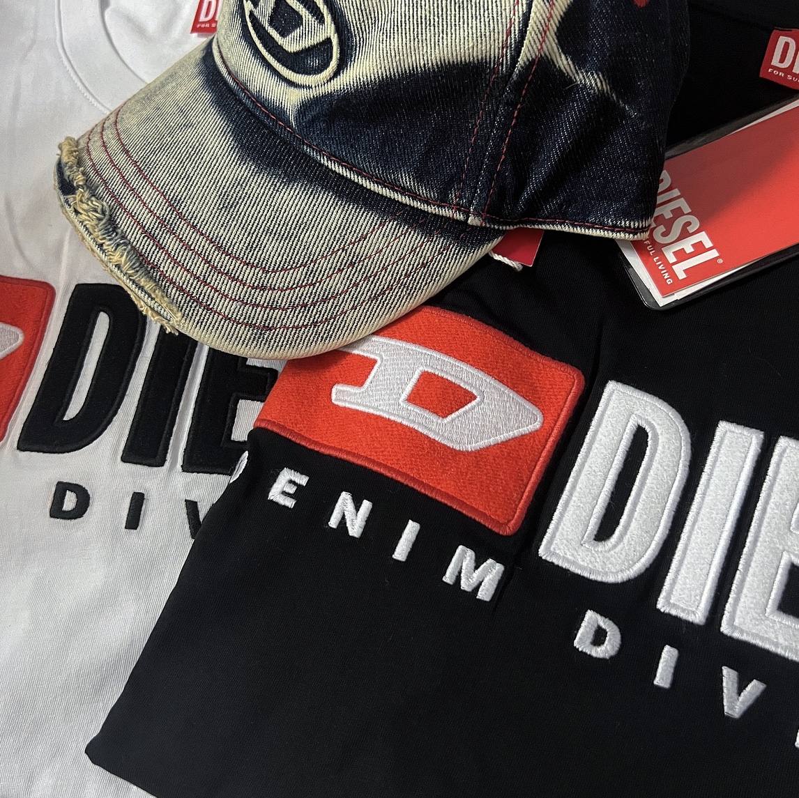 Diesel C-Seymon Treated Denim Baseball Cap Blue White, Diesel T-Diegor-Div T-Shirt Black 착용 스타일