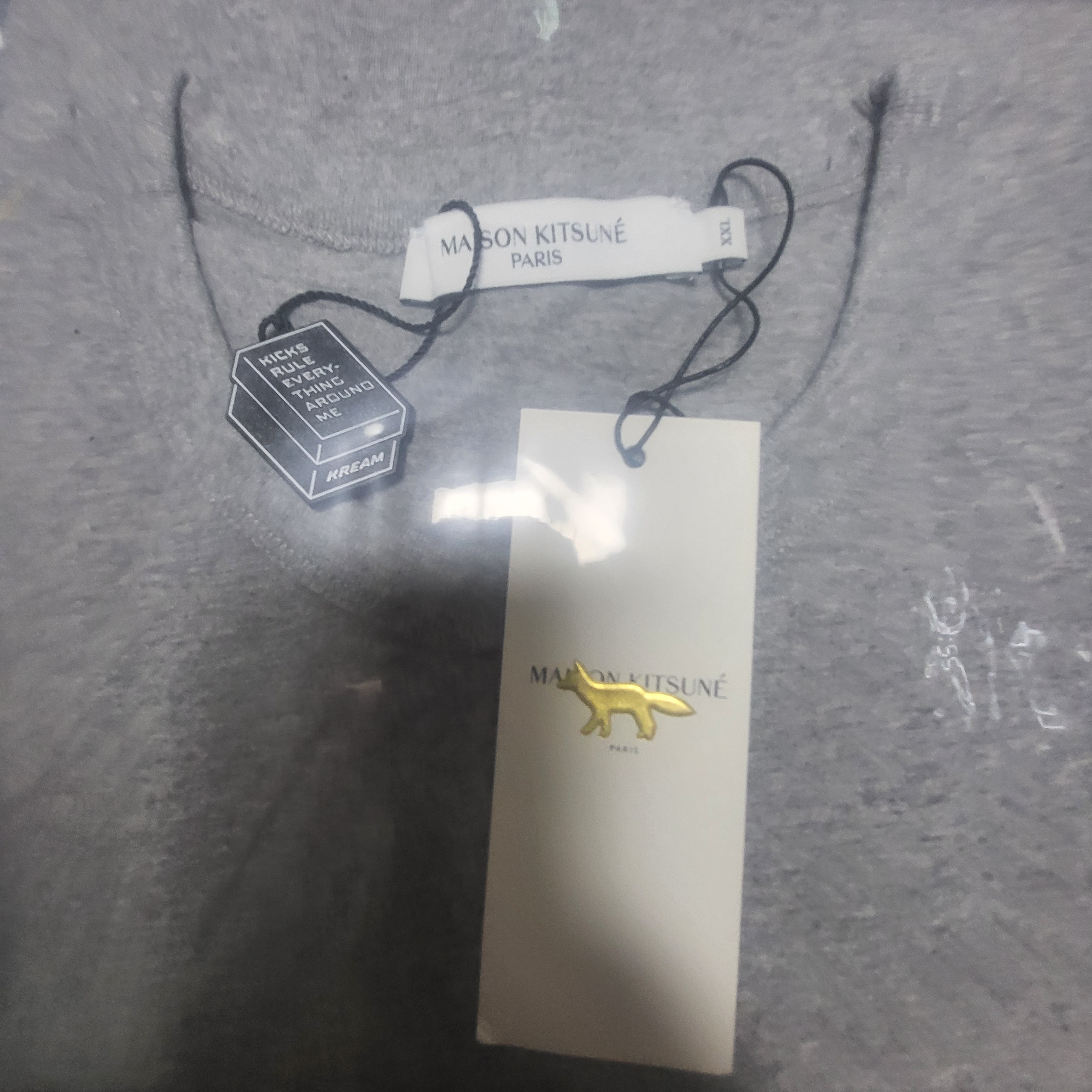 Maison Kitsune Tricolor Fox Patch Classic Pocket T-Shirt Grey Melange 착용 스타일
