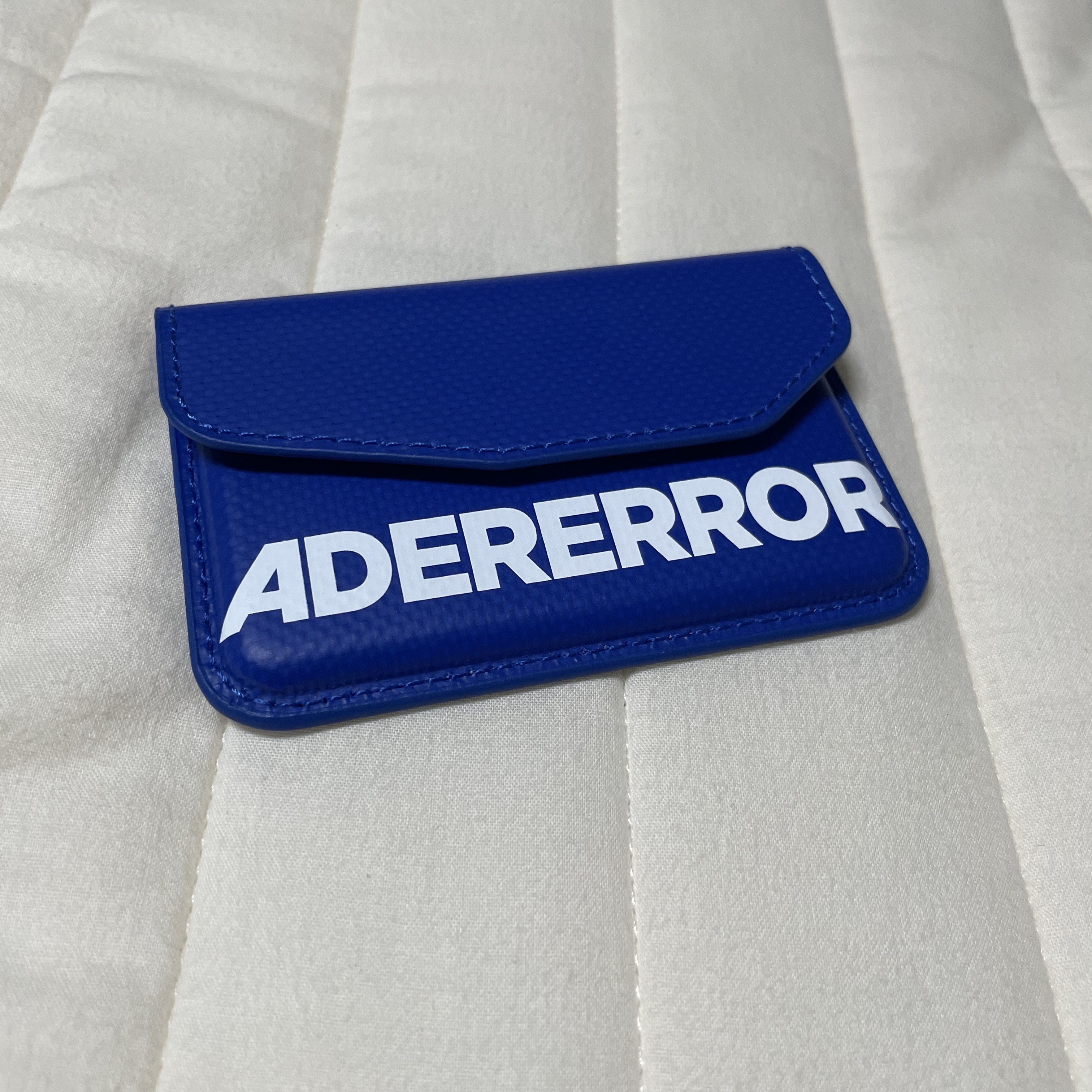Ader Error Standic Magsafe Wallet Z-Blue 착용 스타일 - 1