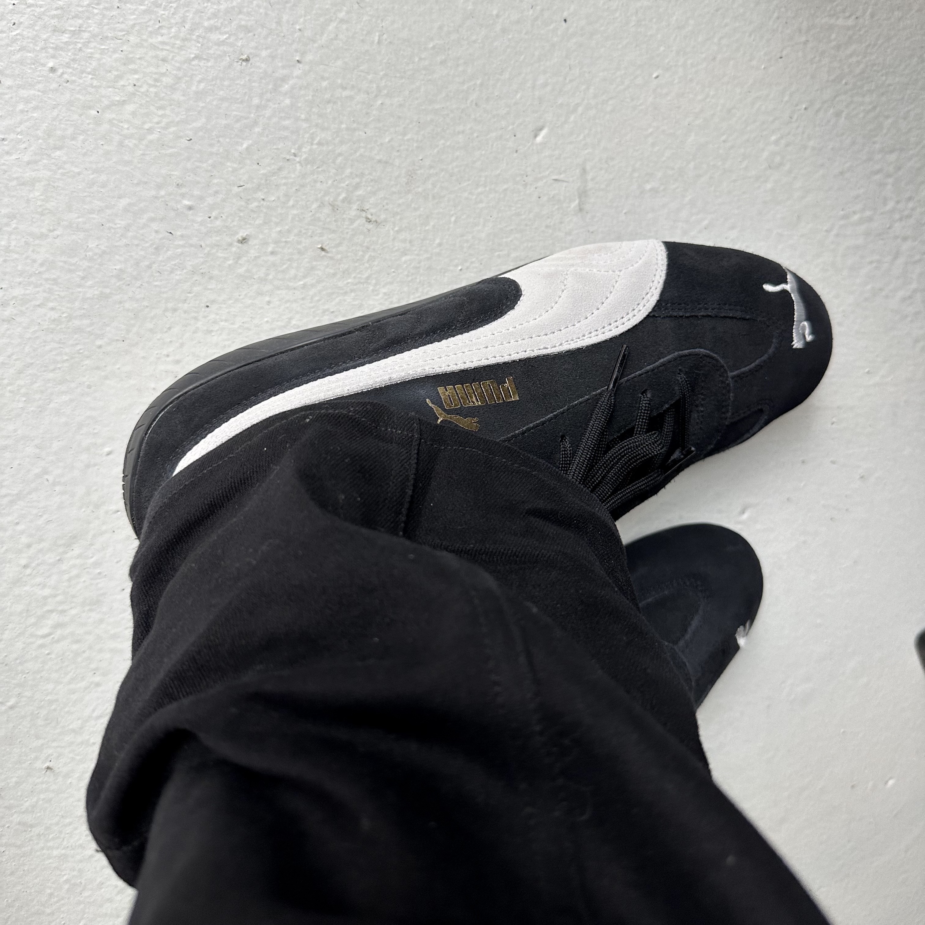 Puma Speedcat LS Black White 착용 스타일 - 2