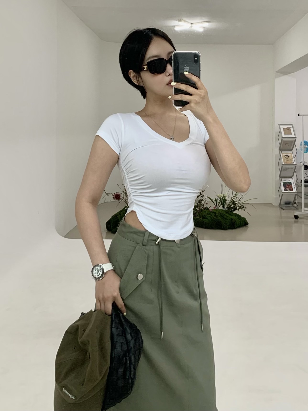(W) Celine Triomphe 04 Sunglasses in Acetate Black 착용 스타일 - 2