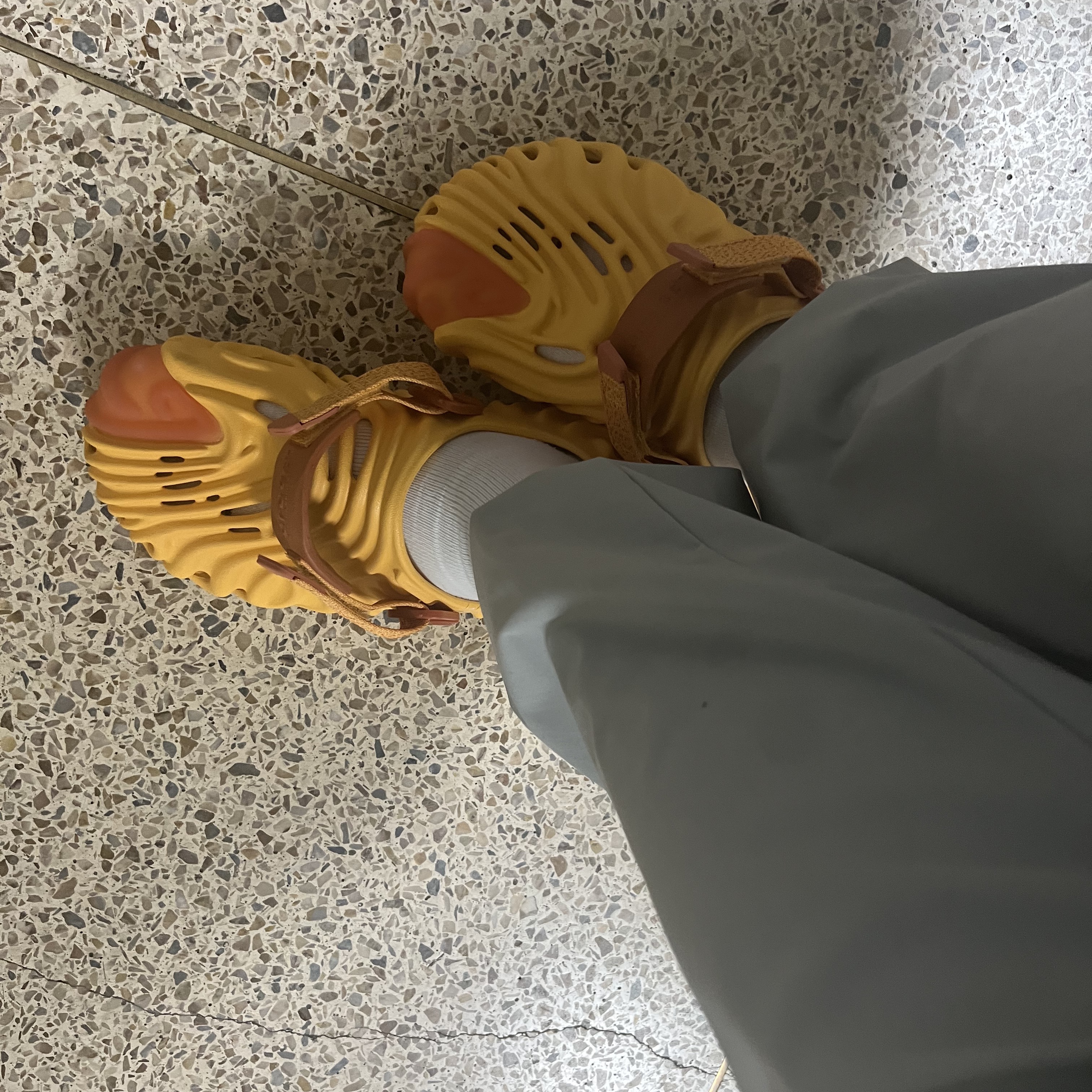 Crocs x Salehe Bembury Pollex Clog Cobbler 착용 스타일 - 2