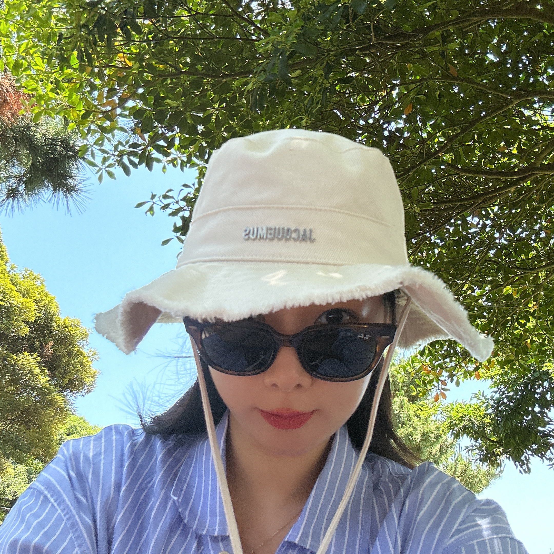 Jacquemus Le Bob Artichaut Bucket Hat Off White 착용 스타일