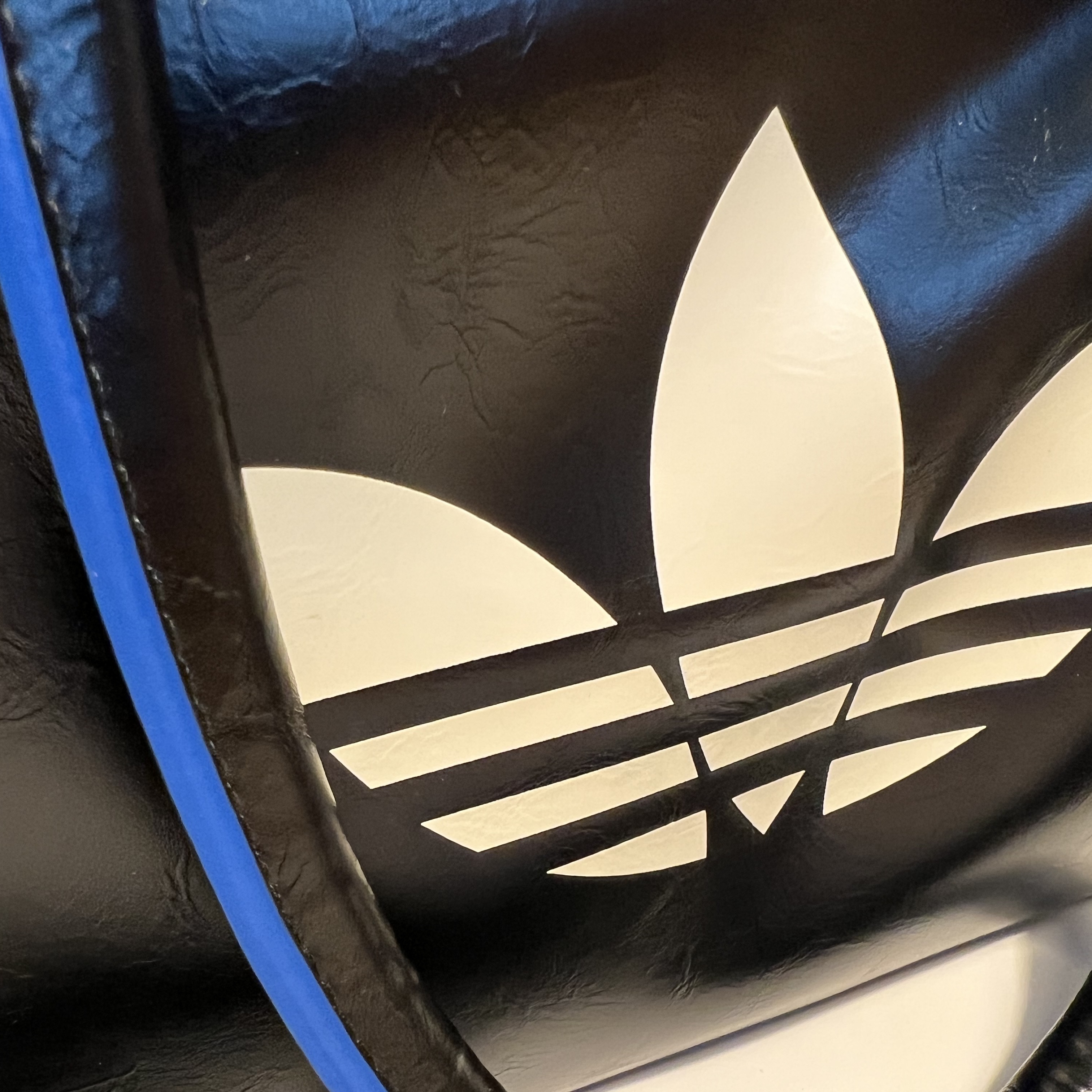 Adidas Blue Version Duffle Bag Black 착용 스타일 - 3