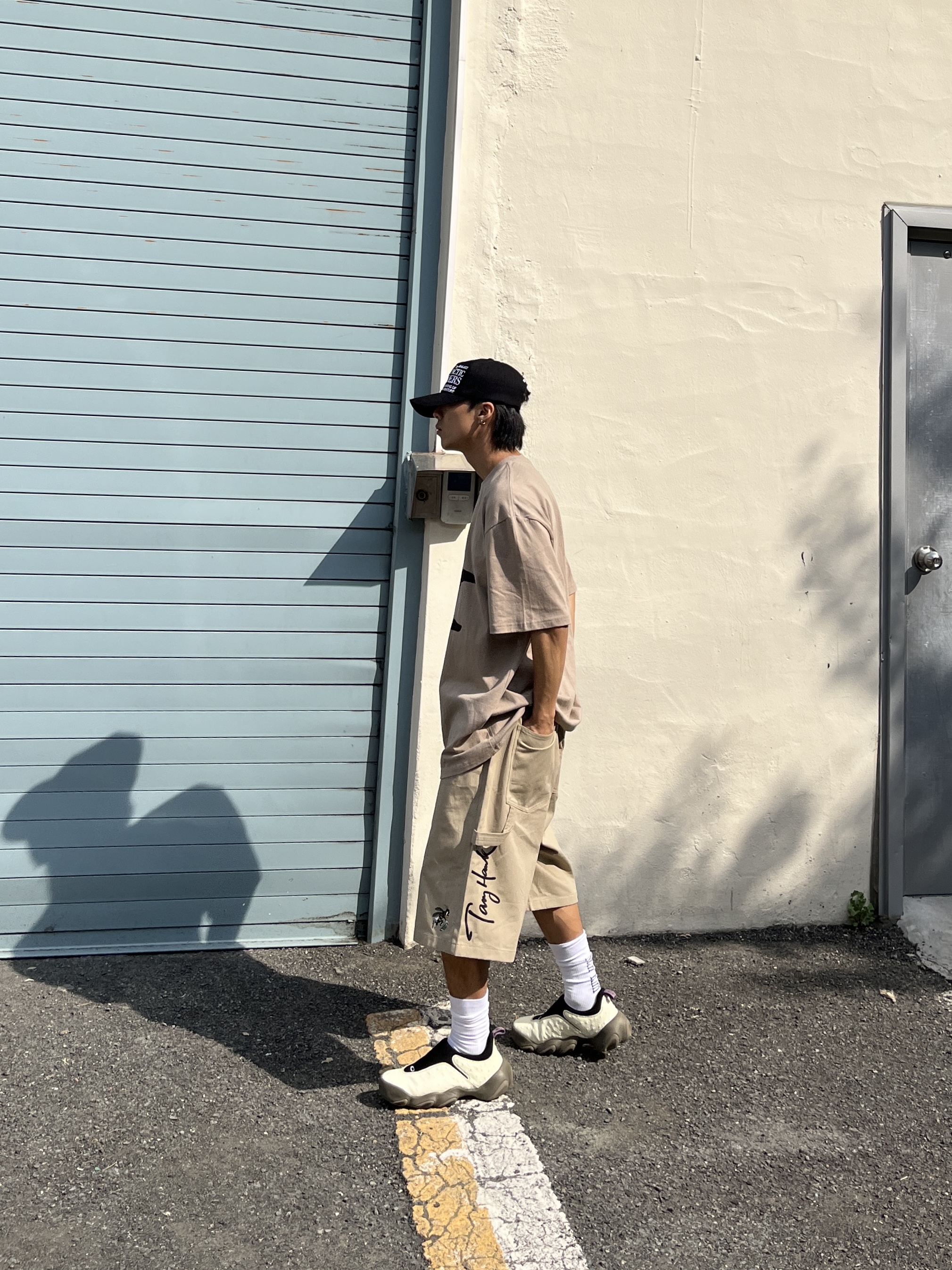 Oakley Factory Team x Brain Dead Ostrich Flesh Ivory 착용 스타일 - 2